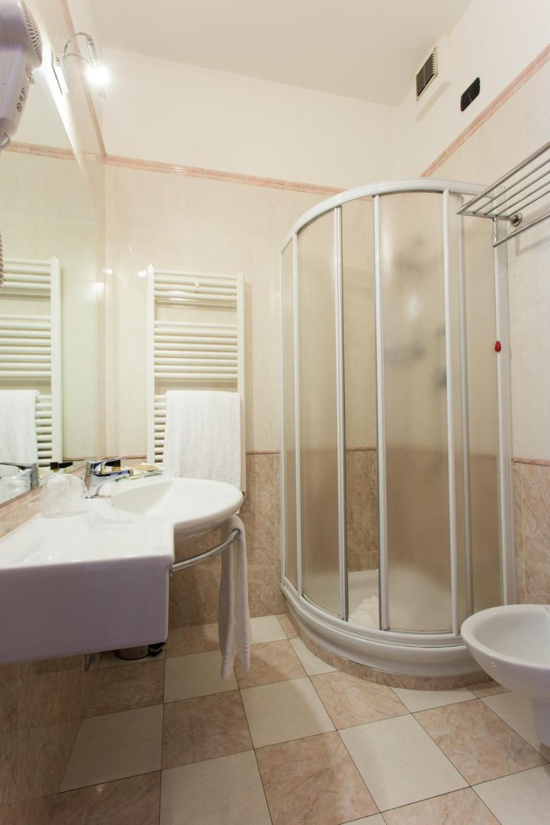Superior Double Room - Photo 10