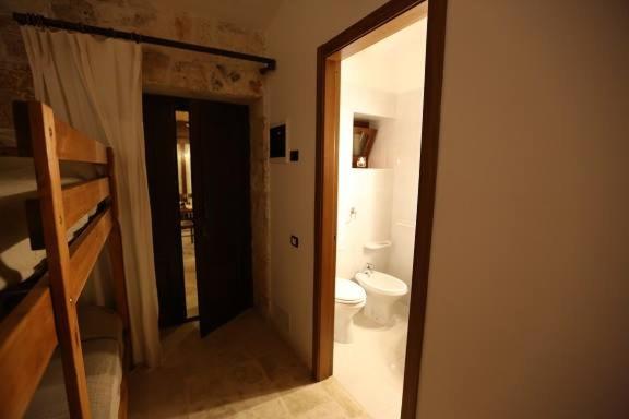 Double Room with Extra Bed - Photo 8