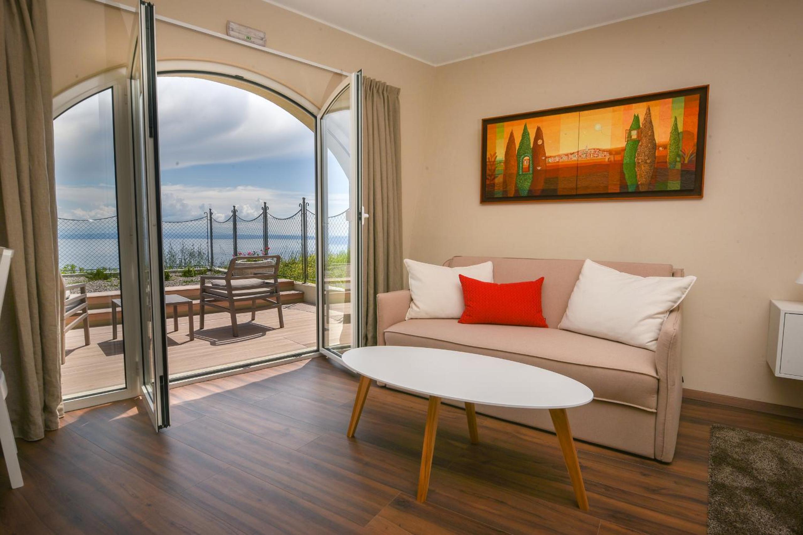 Junior Suite with Terrace - Photo 9