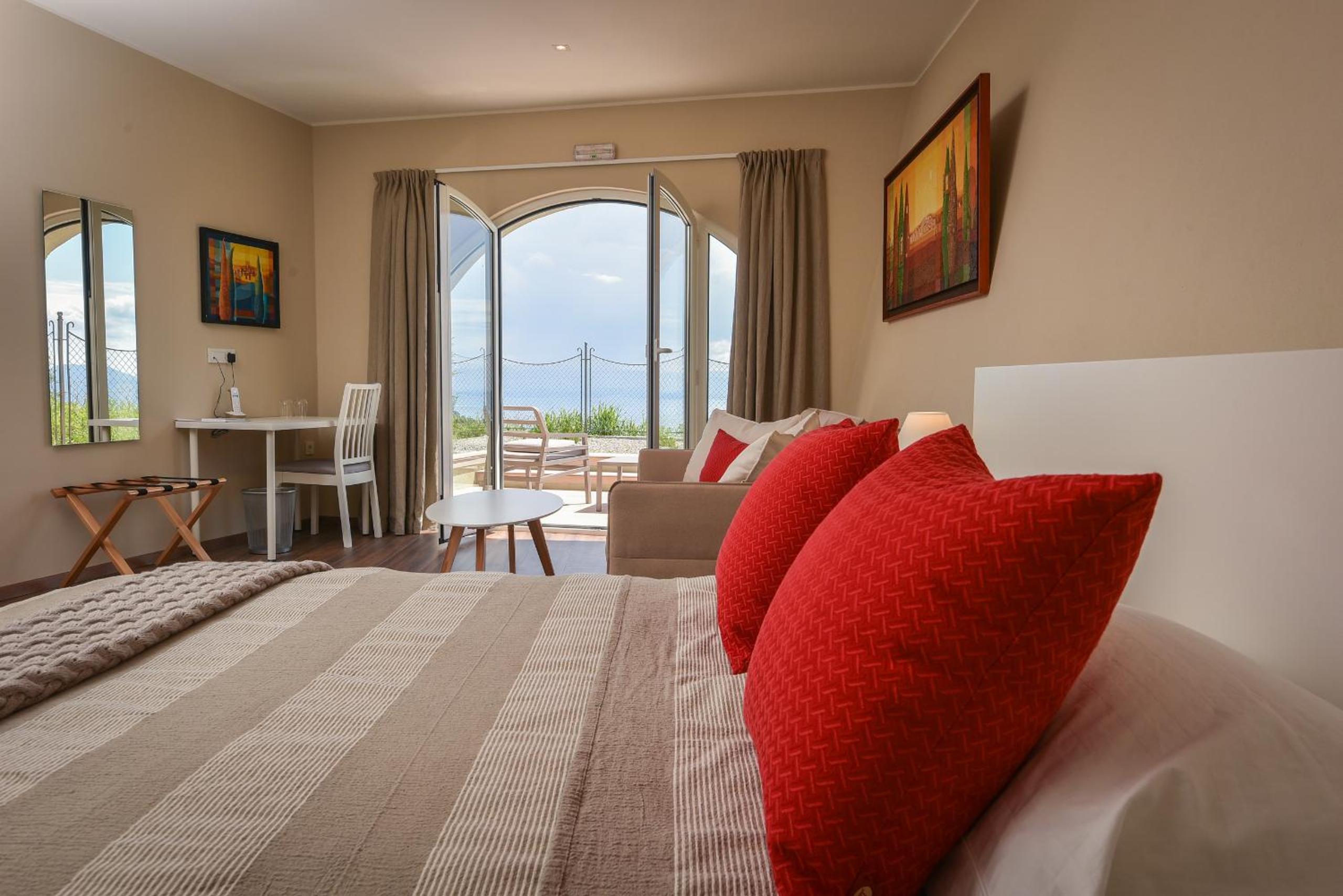 Junior Suite with Terrace - Photo 6