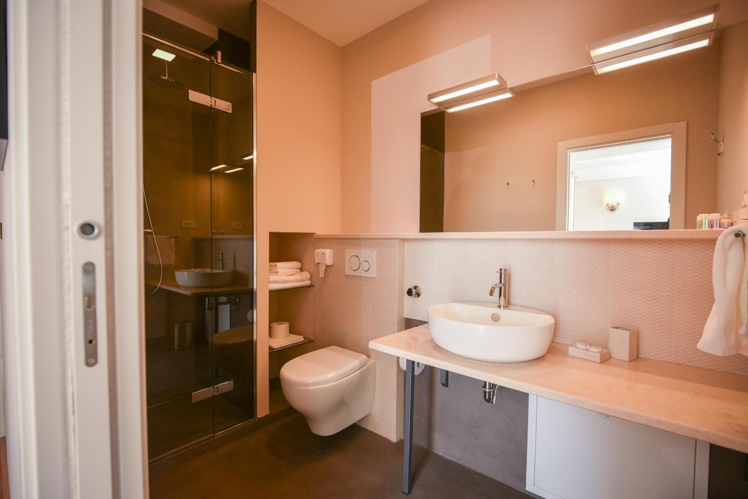 Junior Suite with Terrace - Photo 13