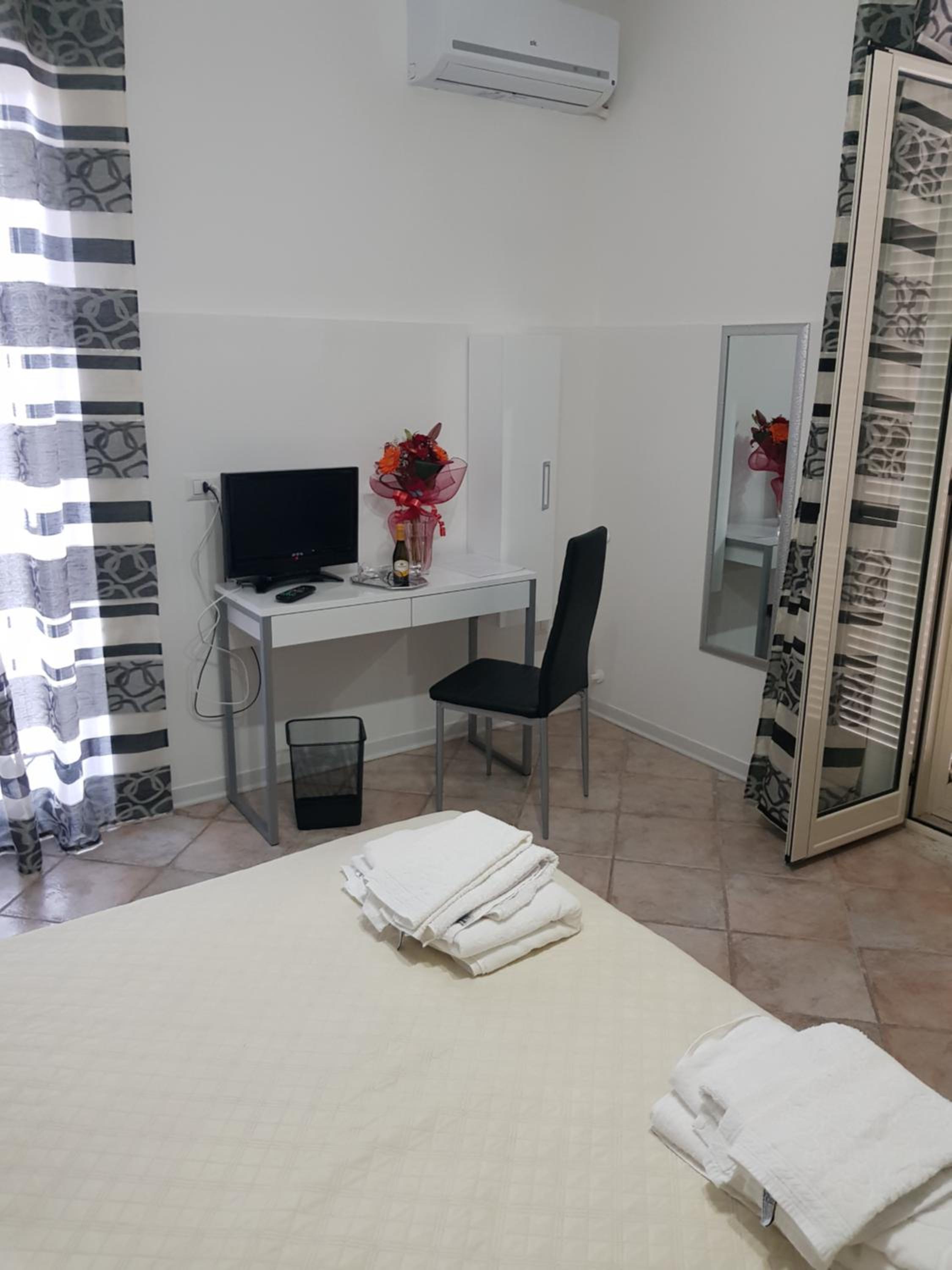Triple Room with Shower - Photo 5