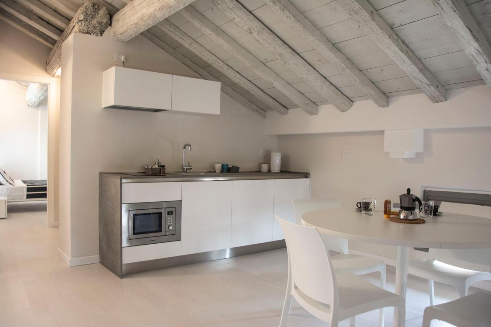 One-Bedroom Penthouse Apartment - Photo 7