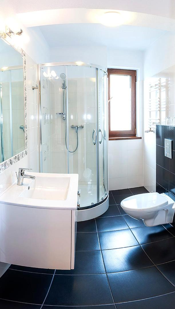 Double or Twin Room with Balcony - Photo 3