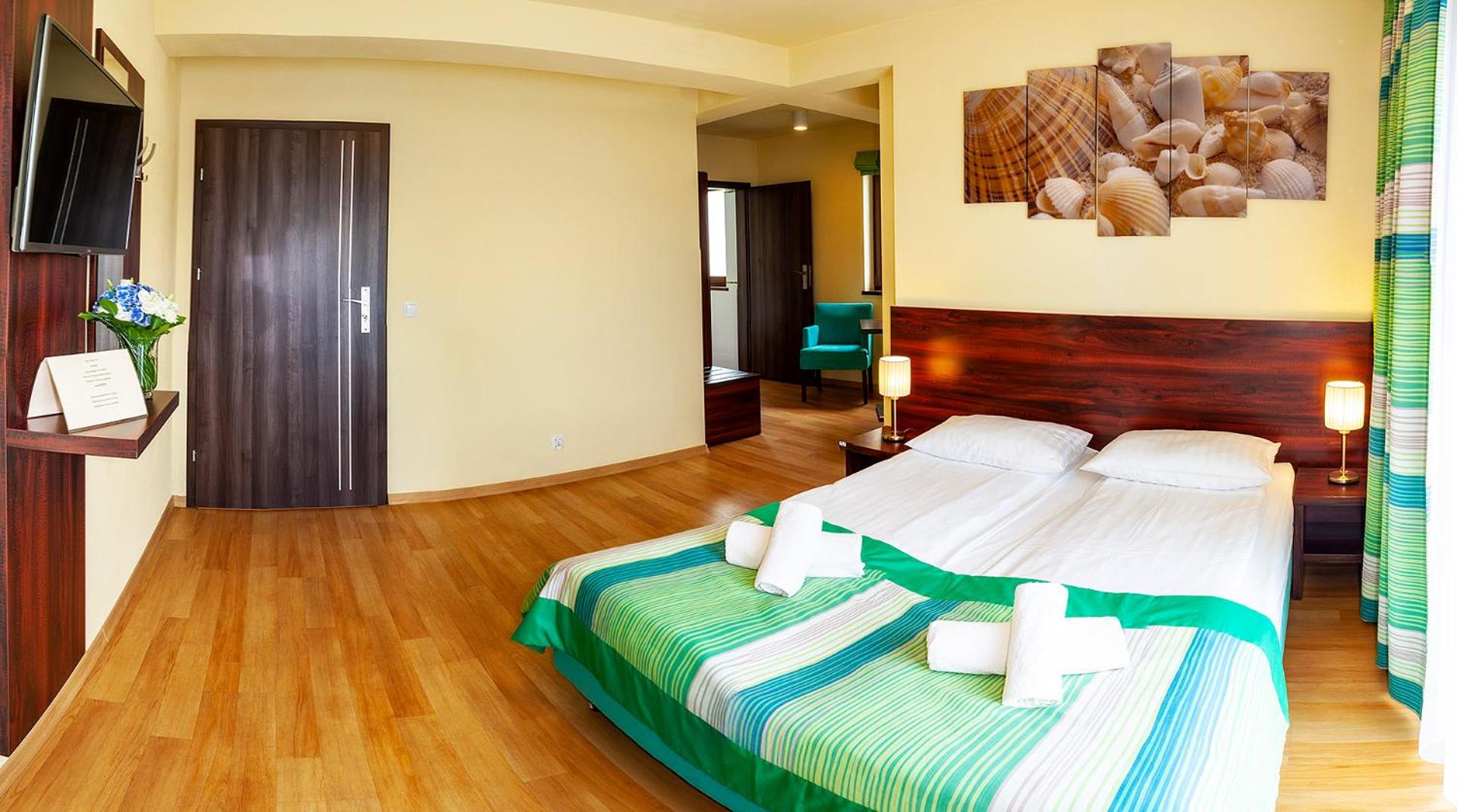 Double Room with Balcony - Photo 2