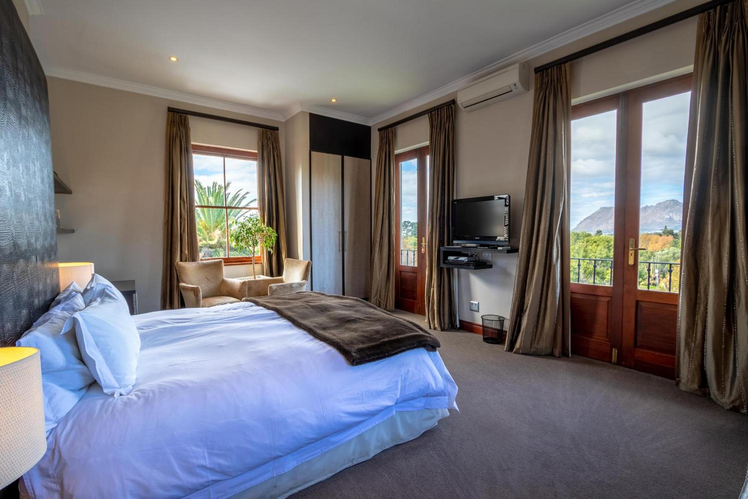 Deluxe Suite - Photo 1