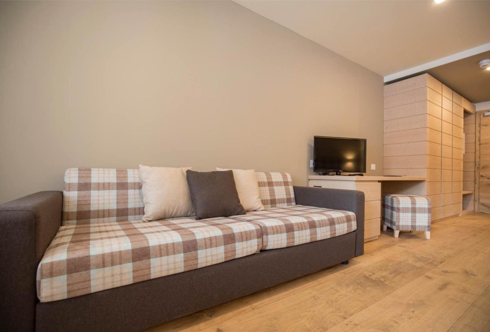Junior Suite with Mountain View photo 2