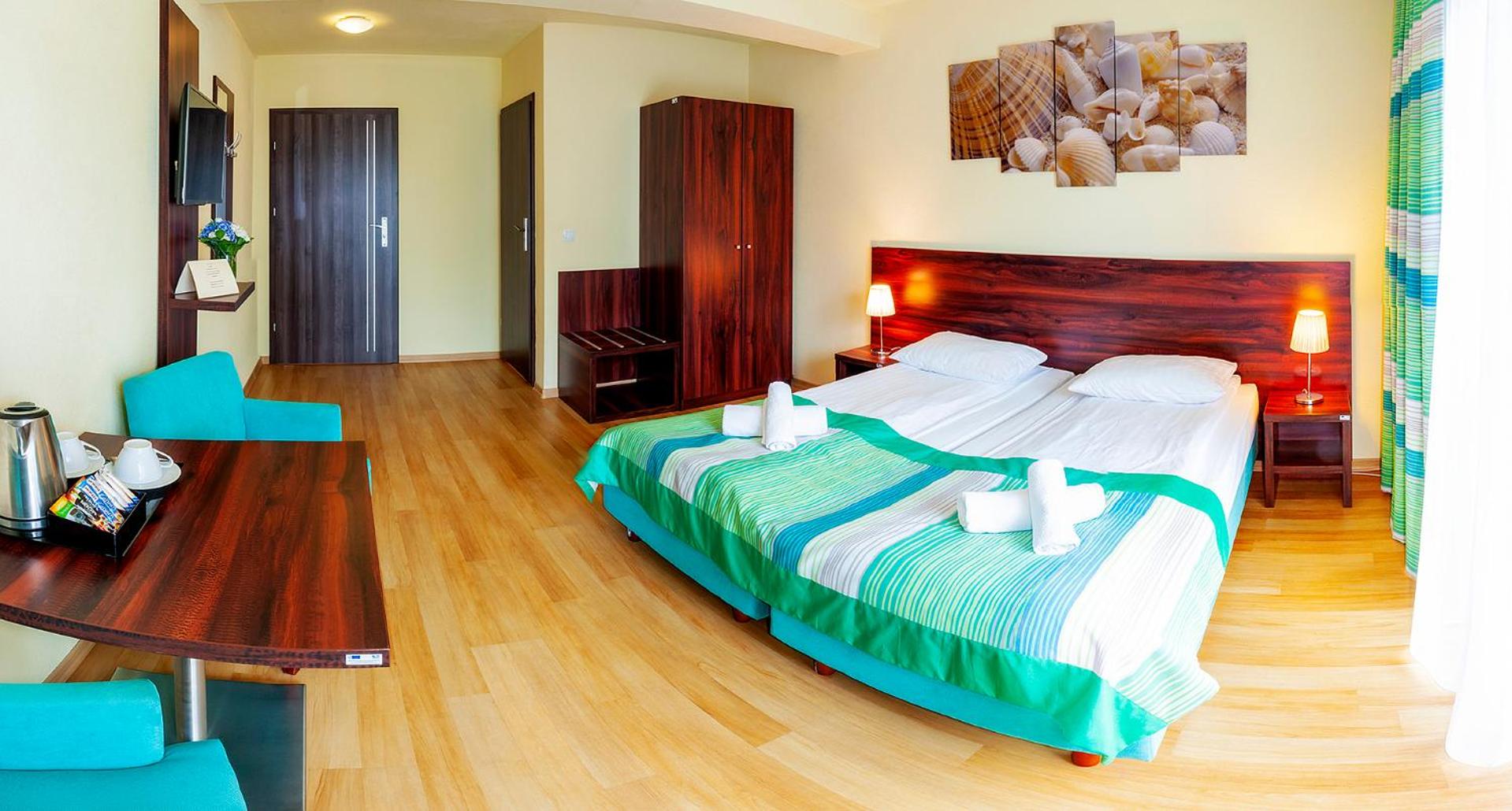 Double or Twin Room with Balcony - Photo 2