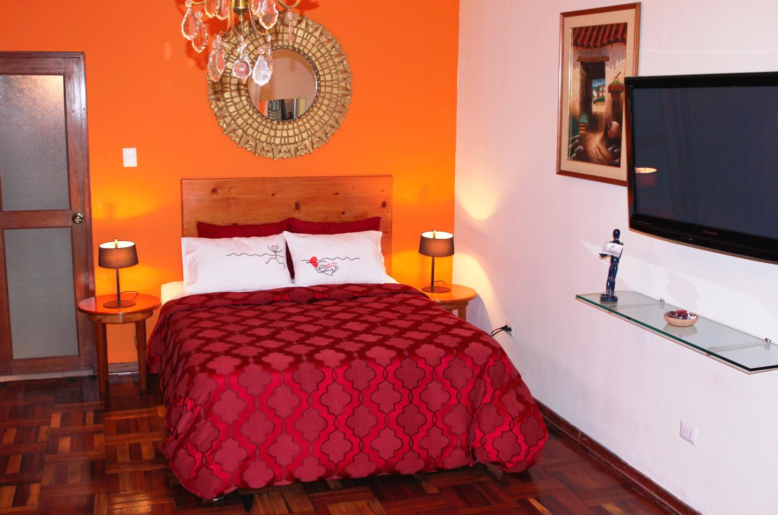 One-Bedroom Apartment - Photo 1