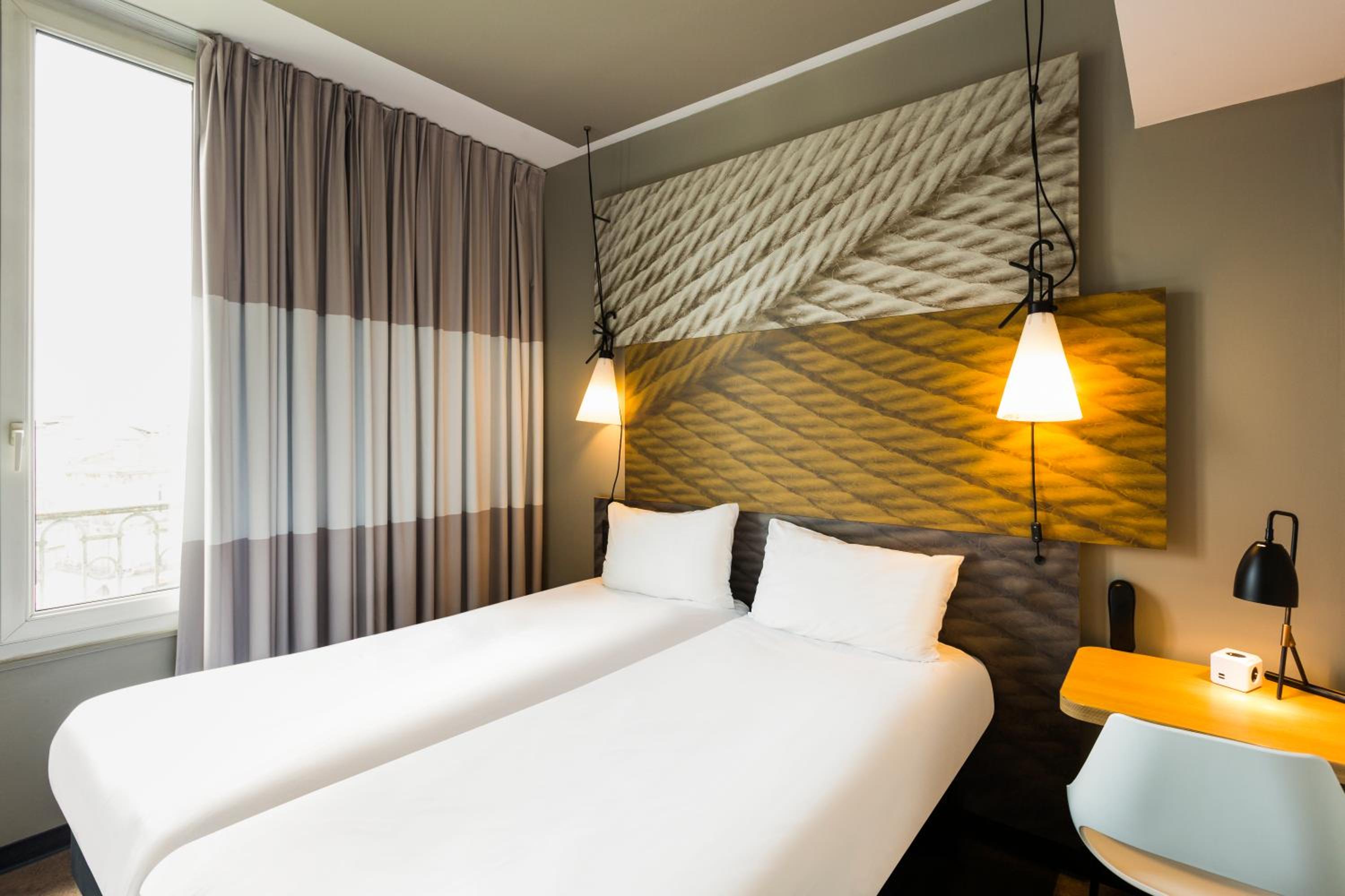 Standard Twin Room - Photo 1