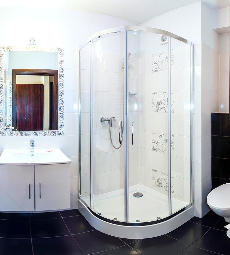 Double or Twin Room with Balcony - Photo 4