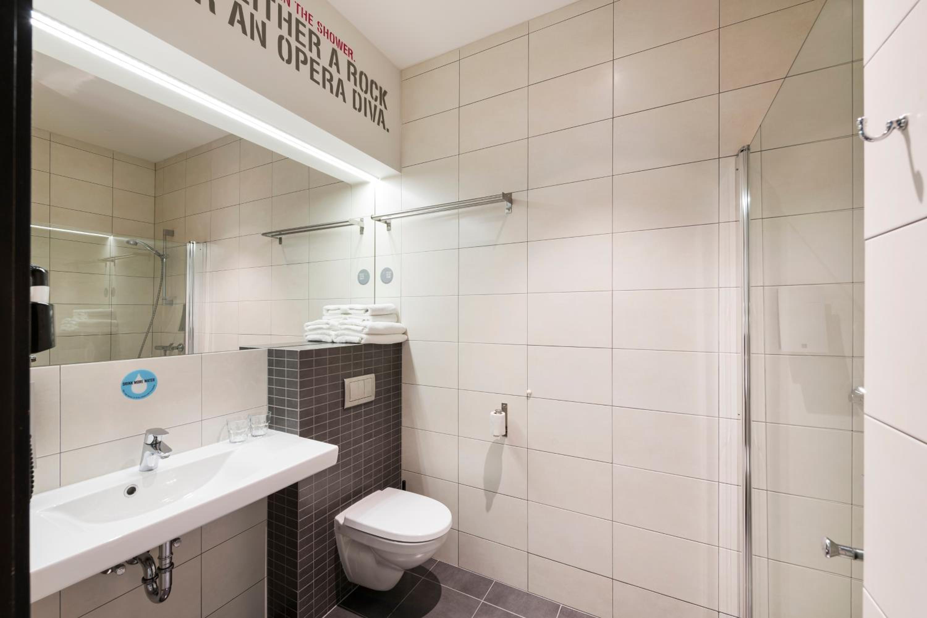 Standard Double Room - Photo 17