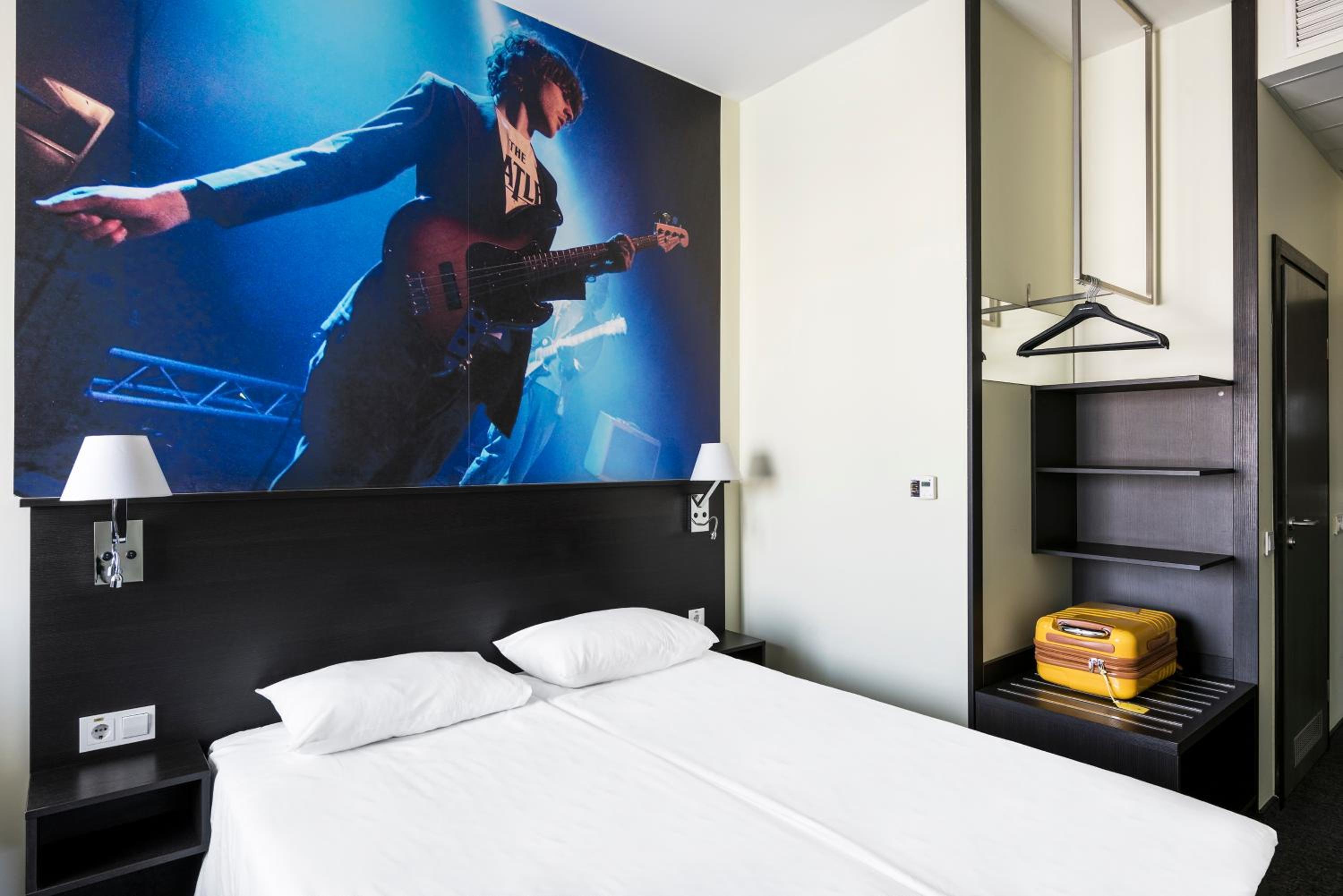 Standard Double Room - Photo 11
