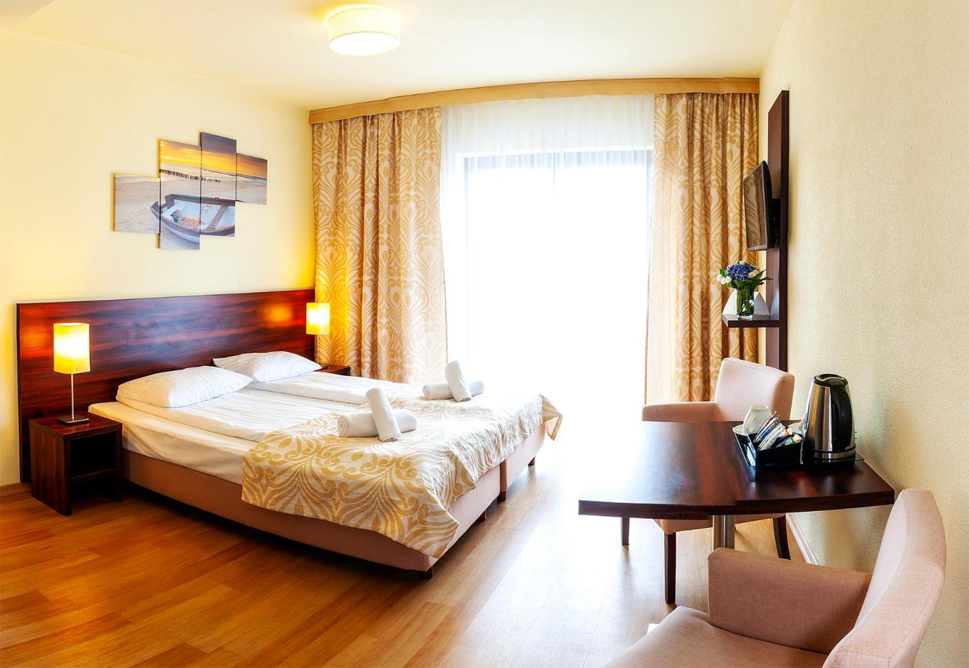 Double Room with Balcony - Photo 3
