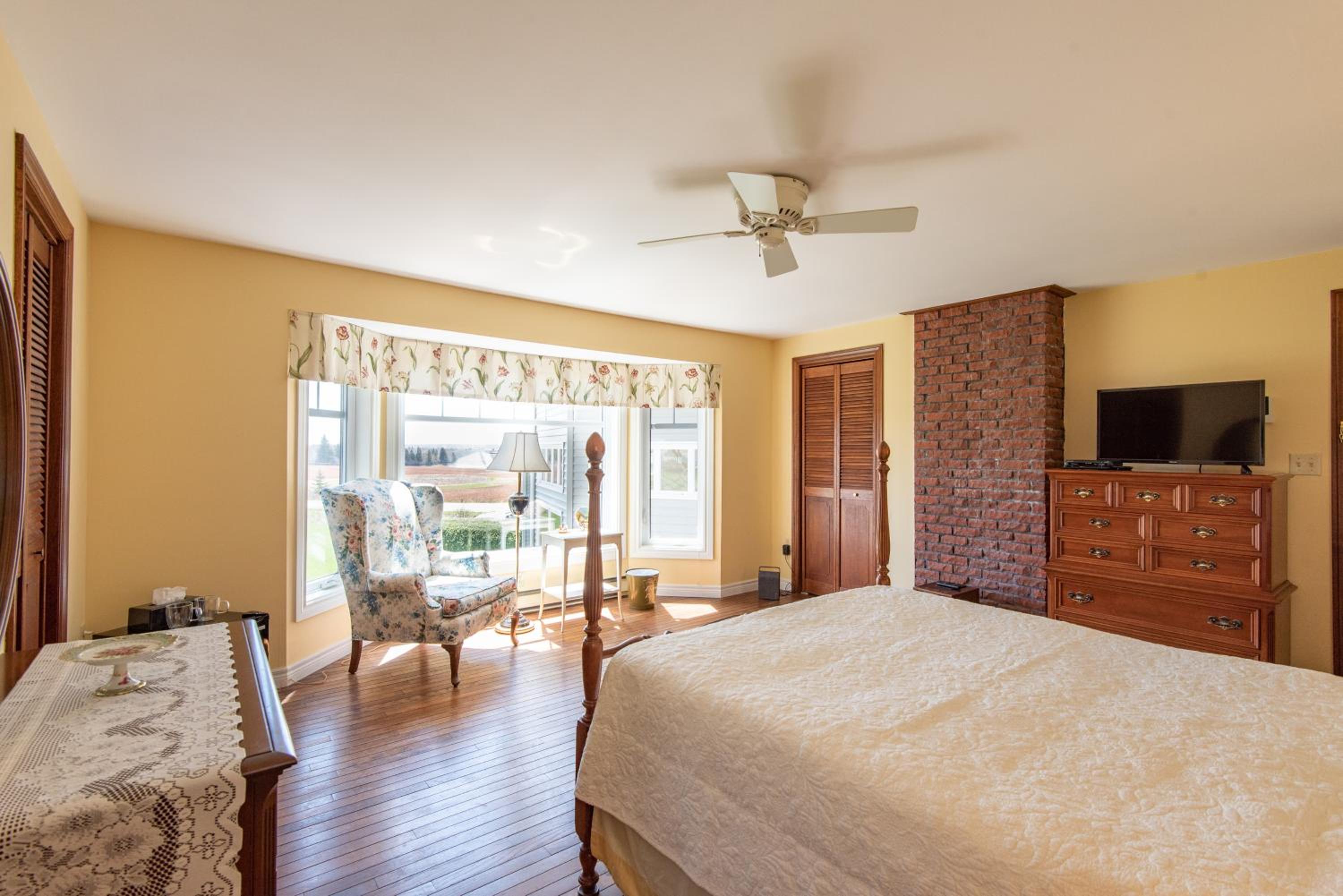 Deluxe Queen Room