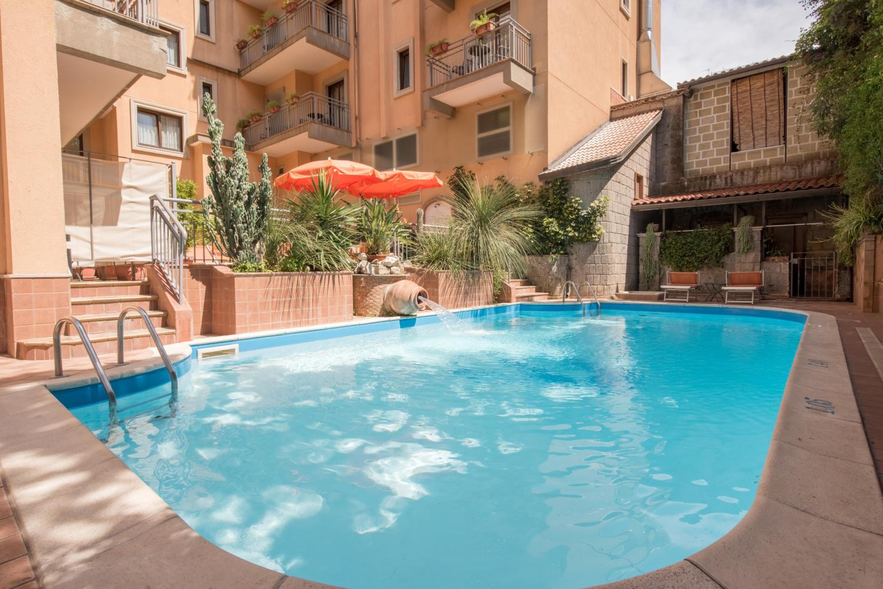 Double Room with Balcony thumbnail 6