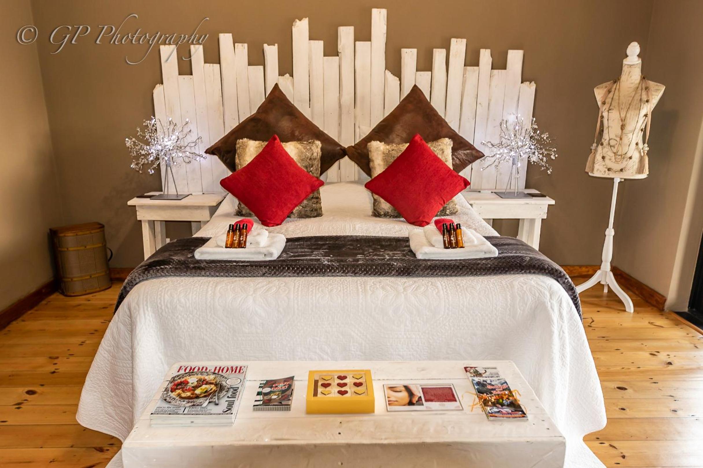 Deluxe Queen Suite - Photo 8