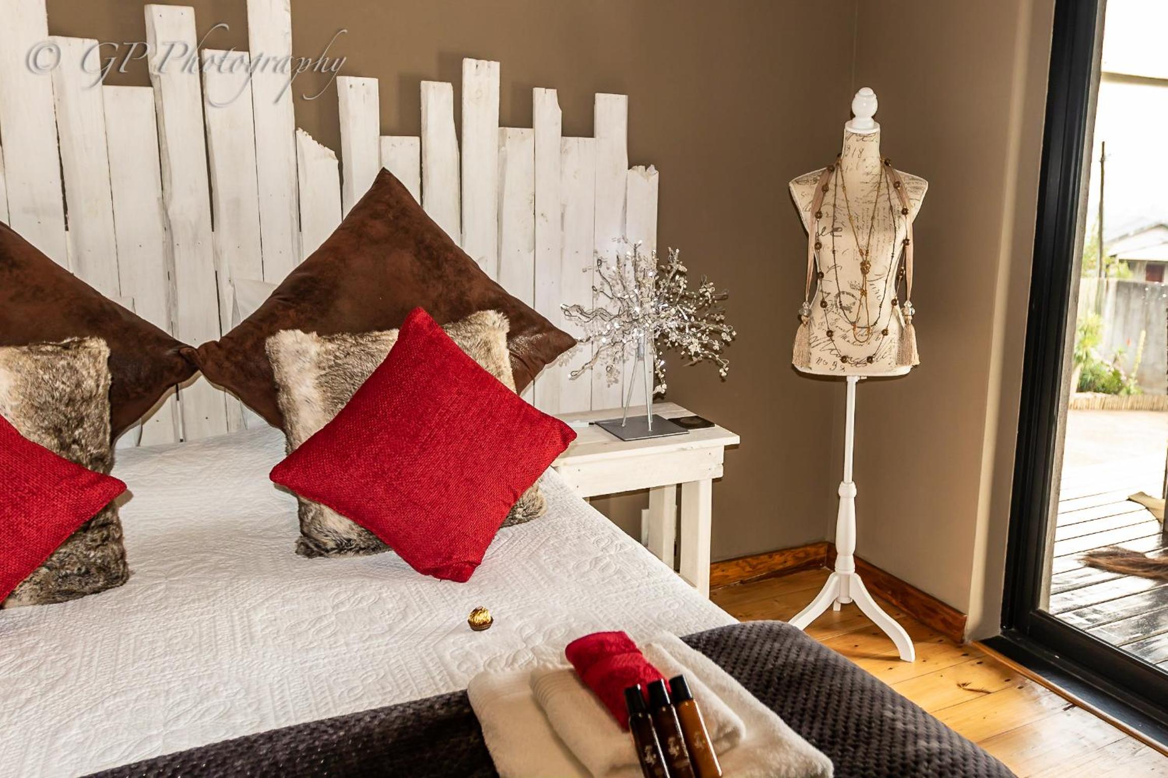 Deluxe Queen Suite - Photo 30