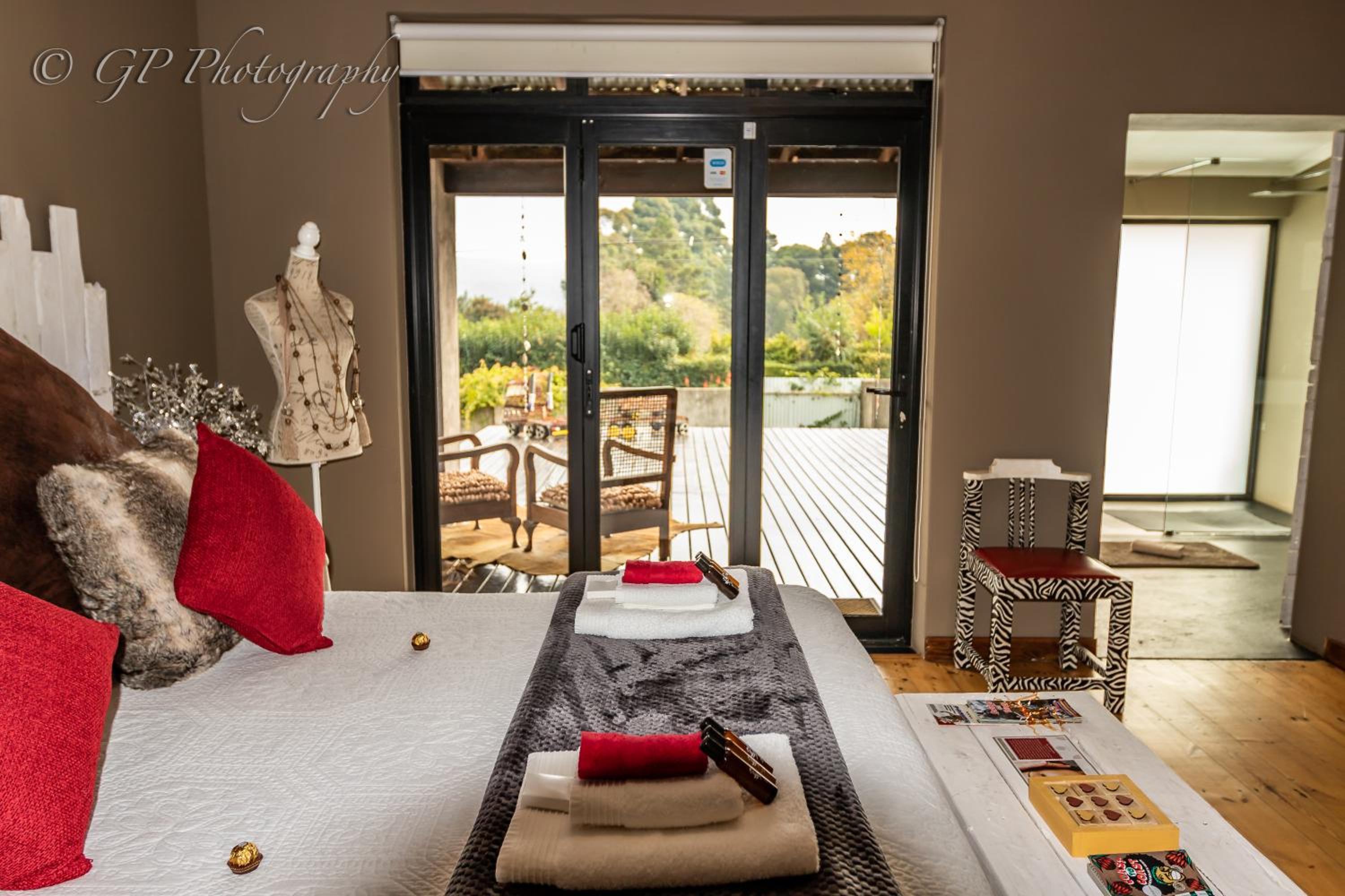 Deluxe Queen Suite - Photo 39
