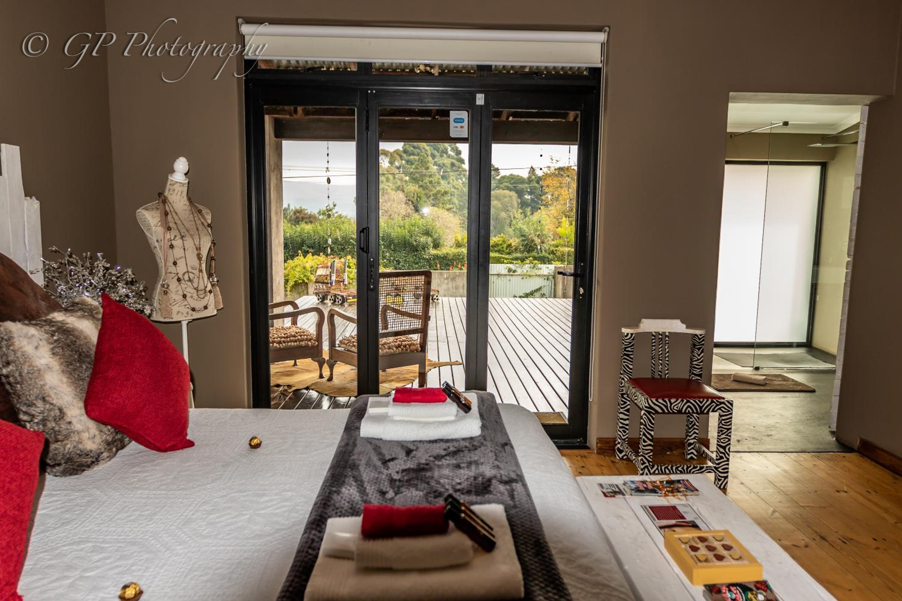 Deluxe Queen Suite - Photo 41