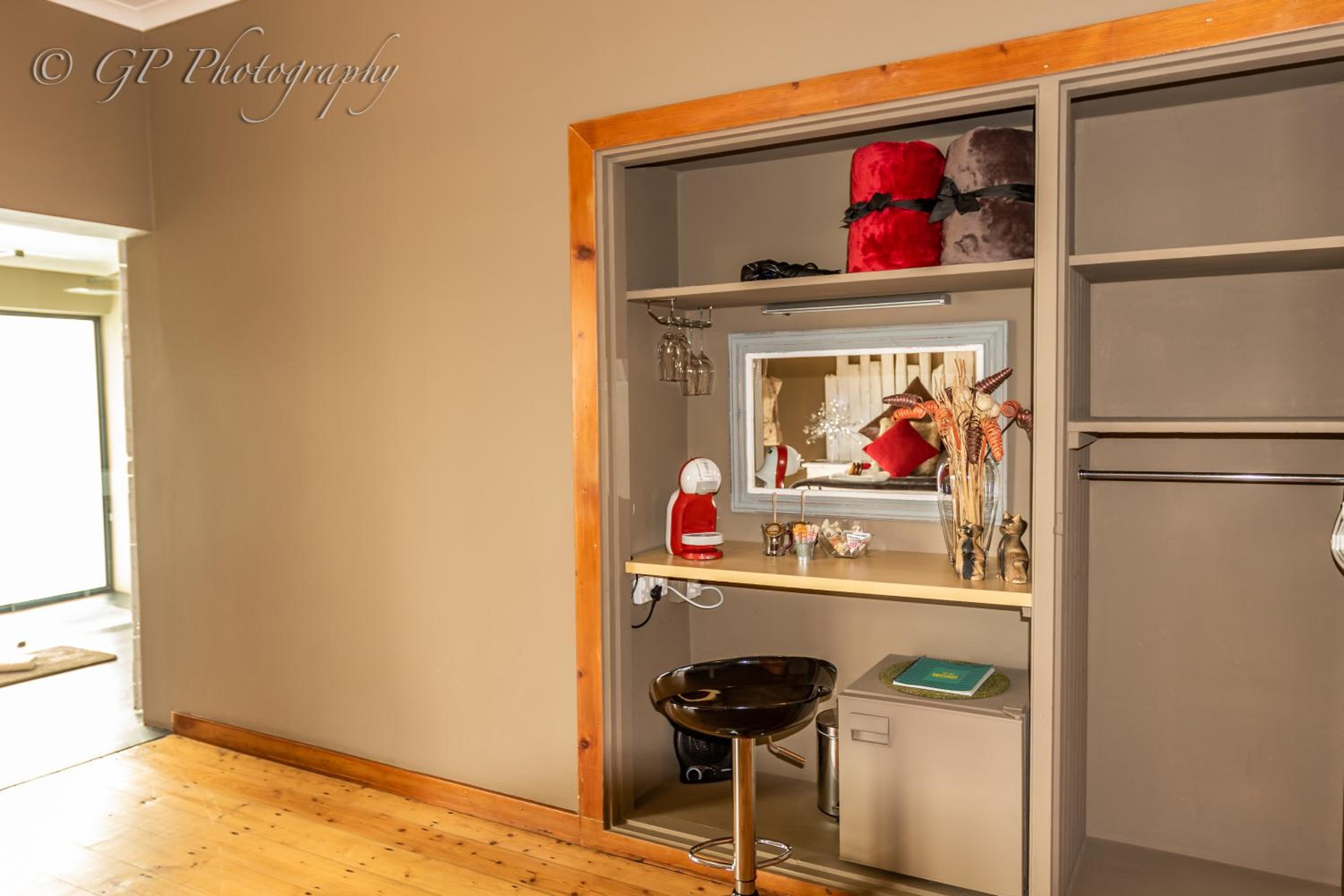 Deluxe Queen Suite - Photo 49