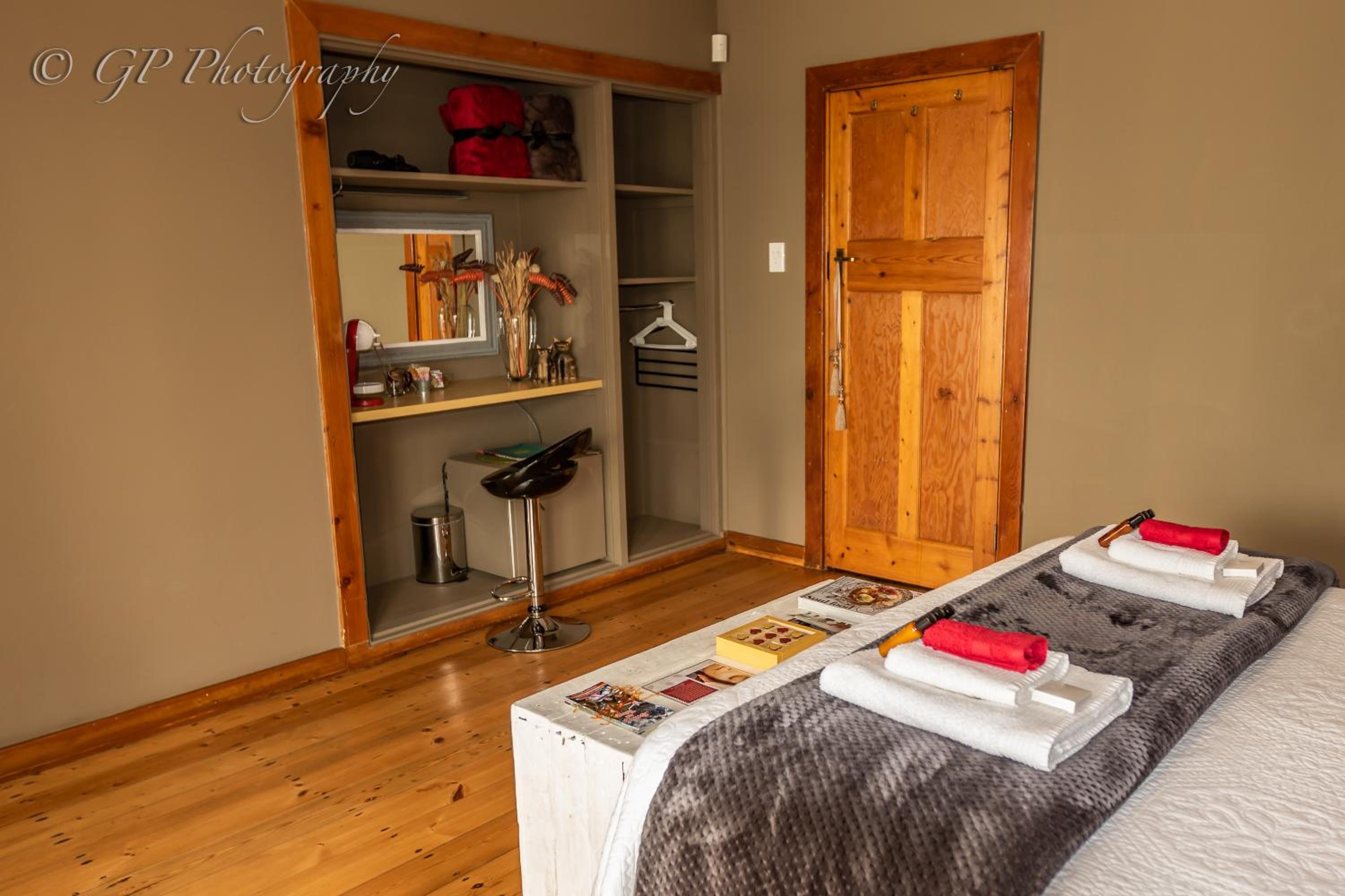 Deluxe Queen Suite - Photo 24
