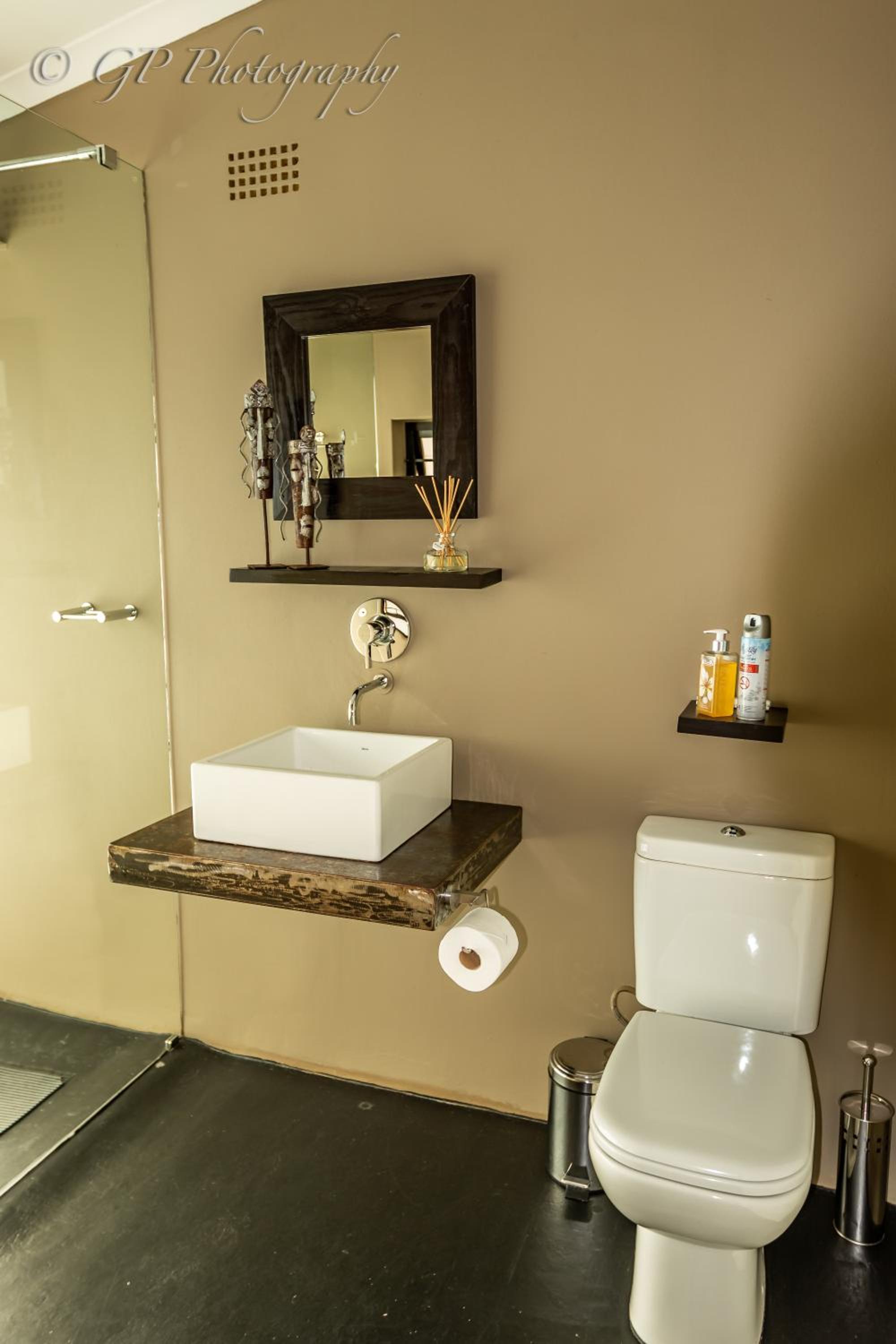 Deluxe Queen Suite - Photo 40