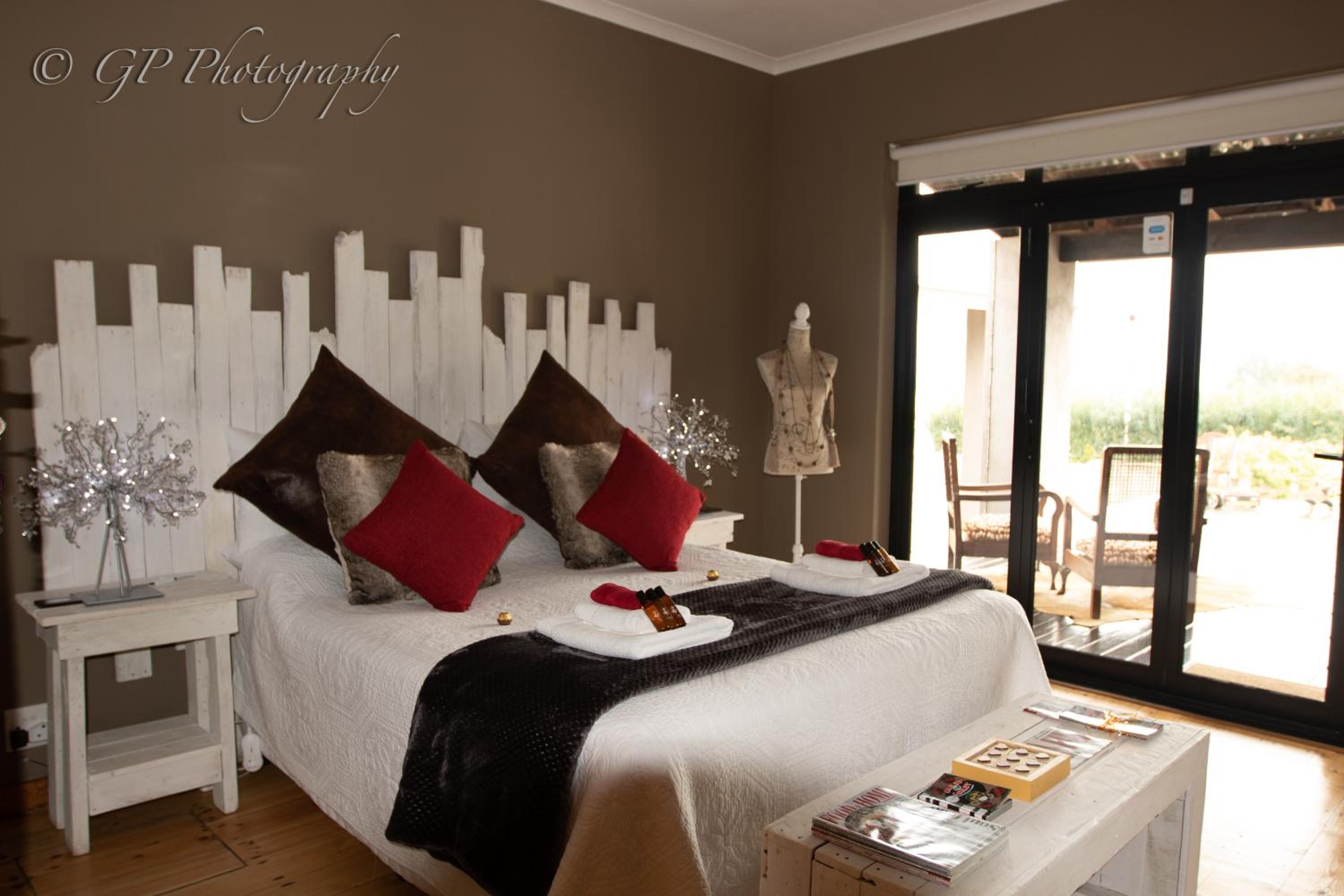 Deluxe Queen Suite - Photo 56