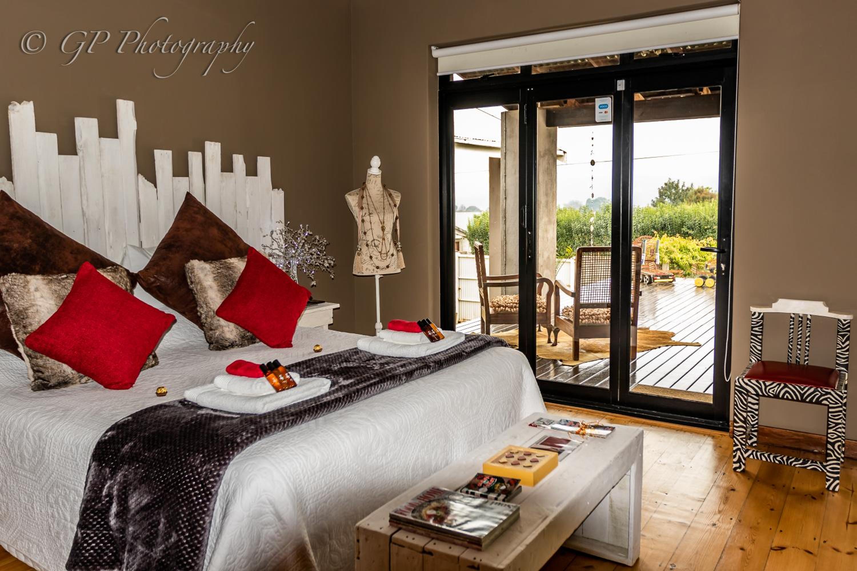 Deluxe Queen Suite - Photo 55