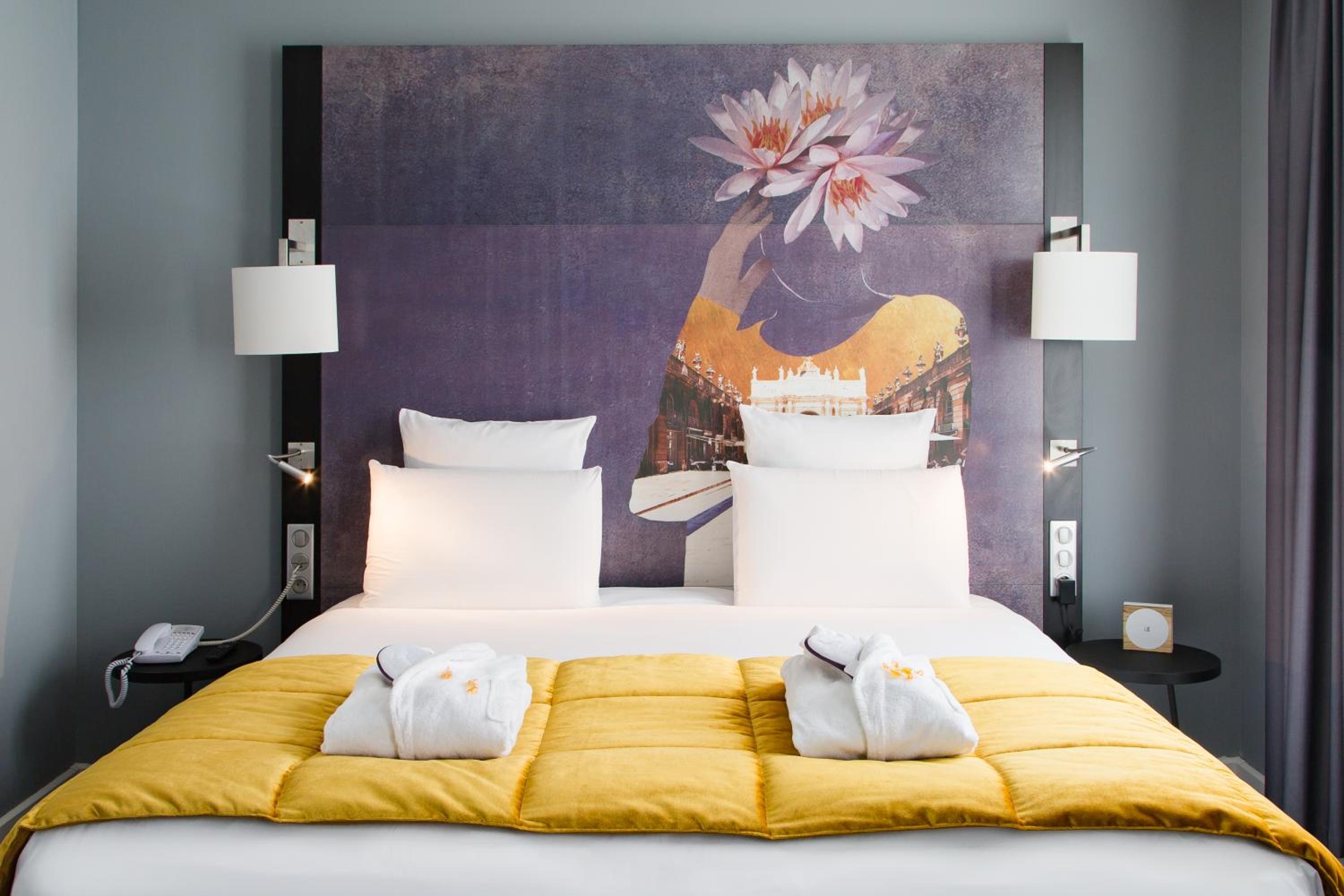 Privilege King Room with Sofa Bed - Photo 10