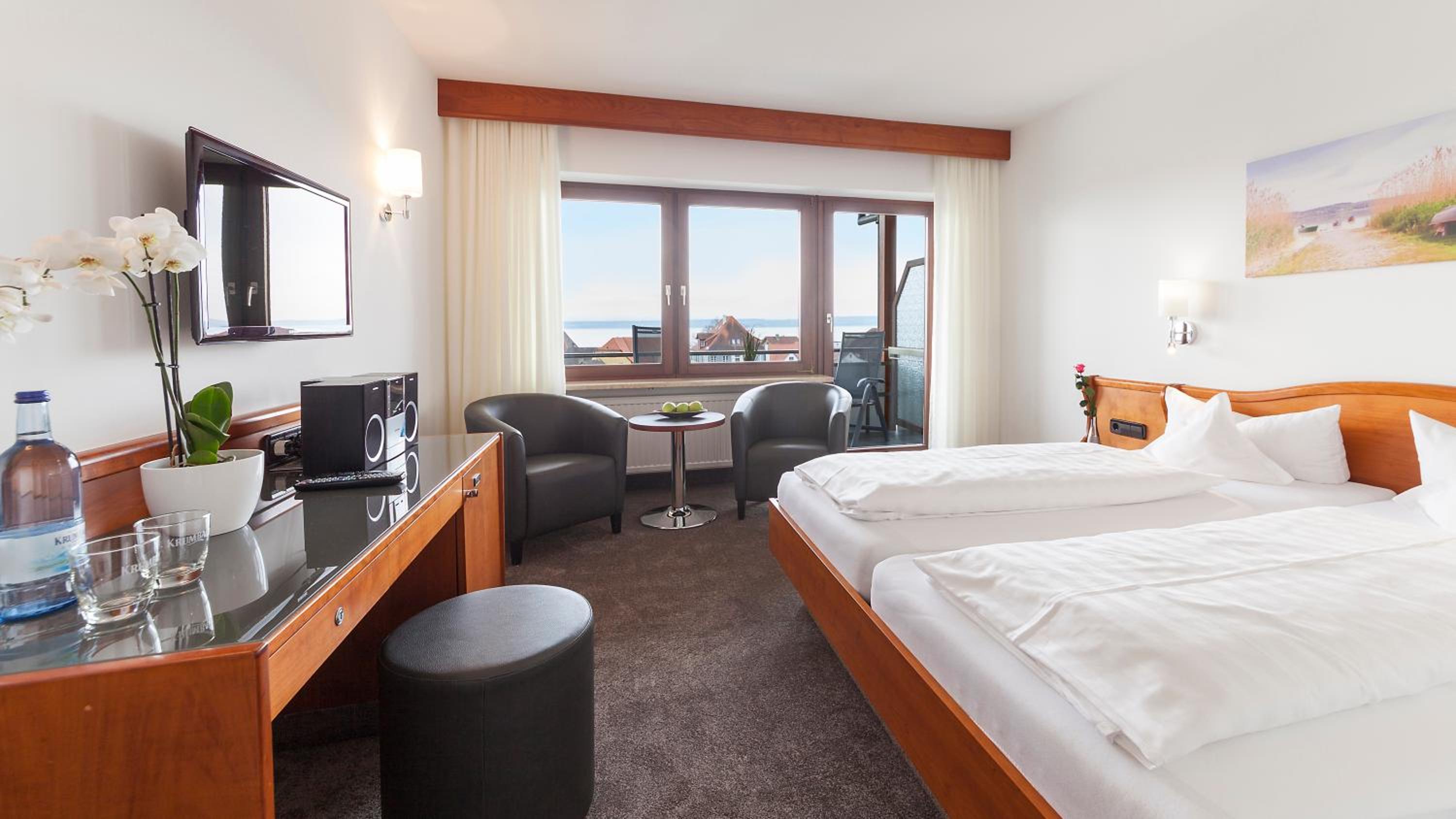 Double Room with Balcony and Lake View photo 1
