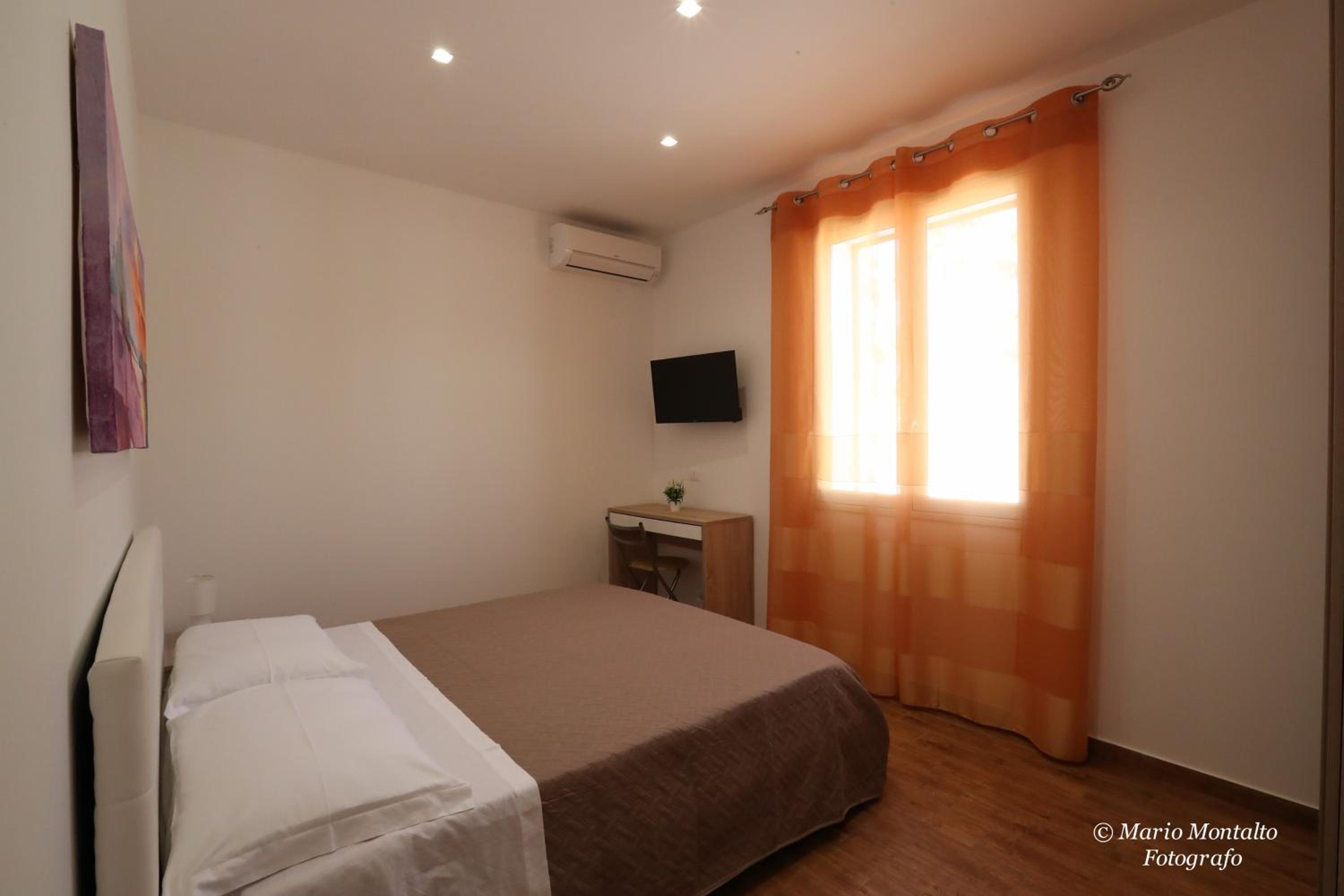 Double Room with Private Bathroom photo 3