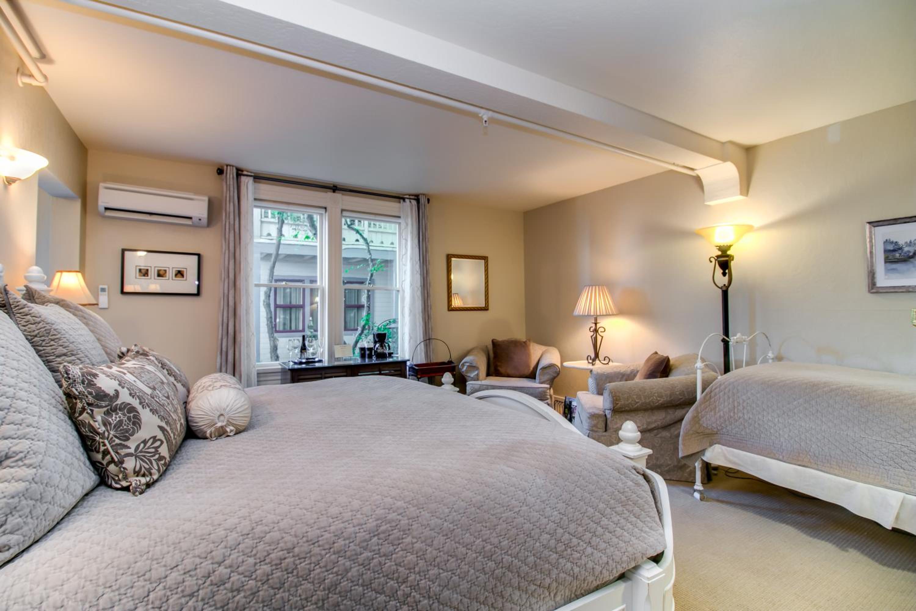 Triple Room with Bath photo 2