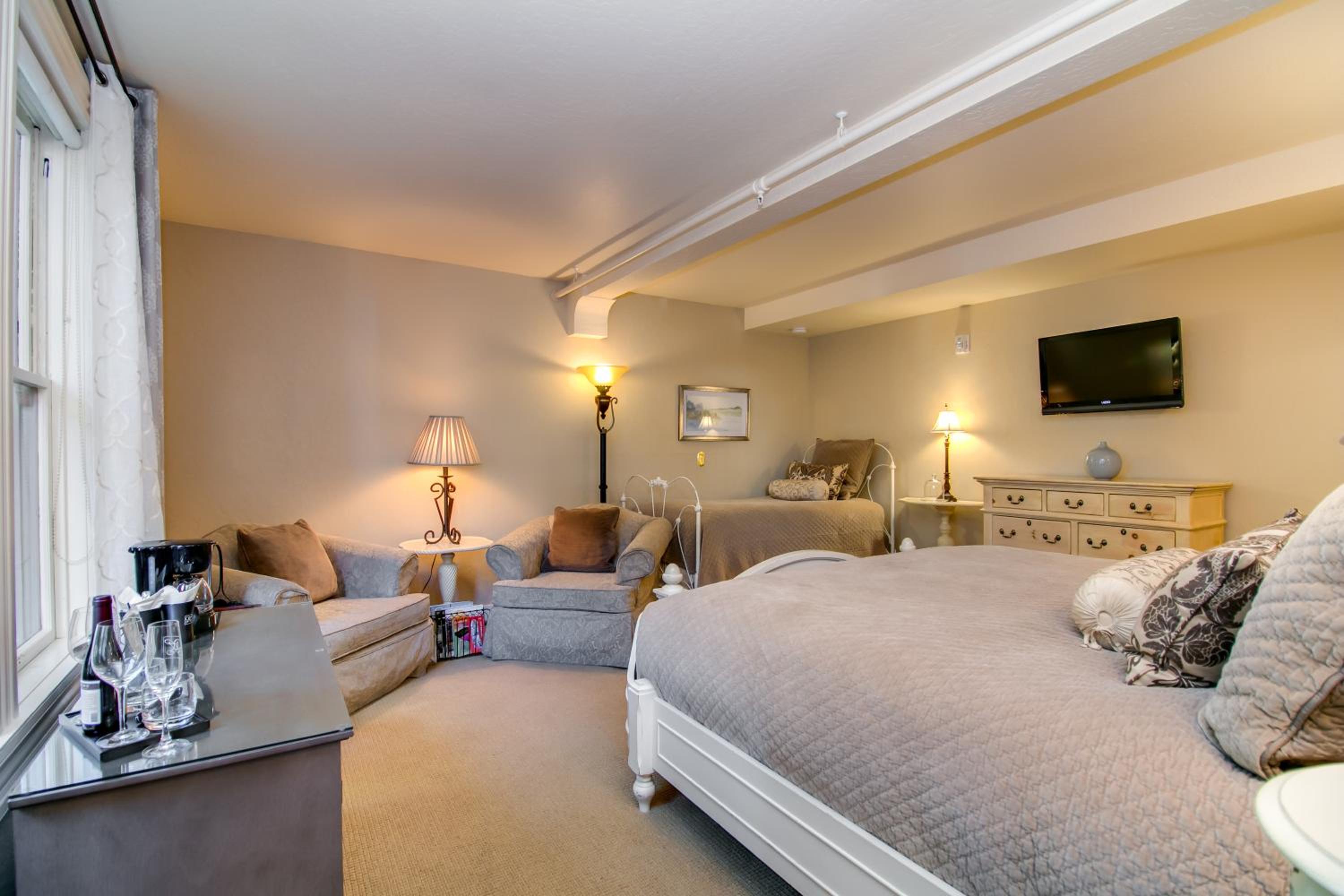 Triple Room with Bath photo 3