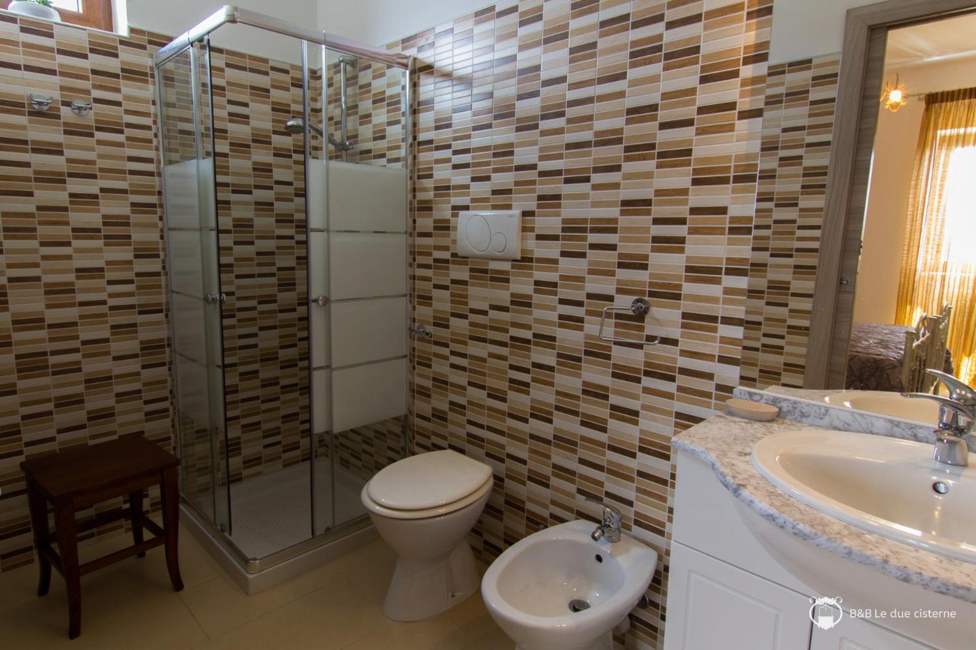 Double or Twin Room with Private Bathroom photo 3