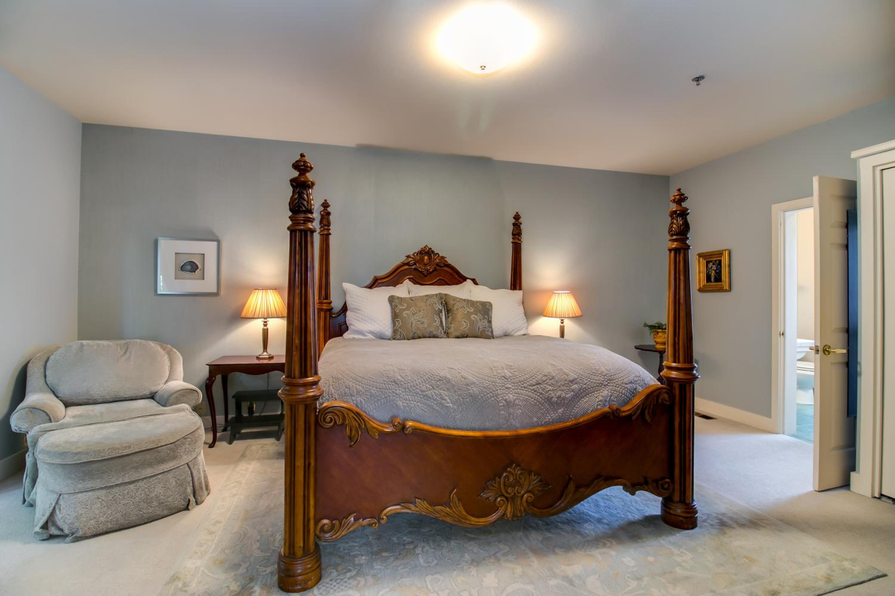 Deluxe King Suite