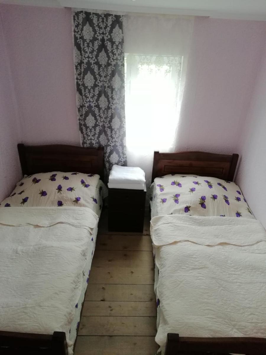 Standard Twin Room with Shared Bathroom photo 2