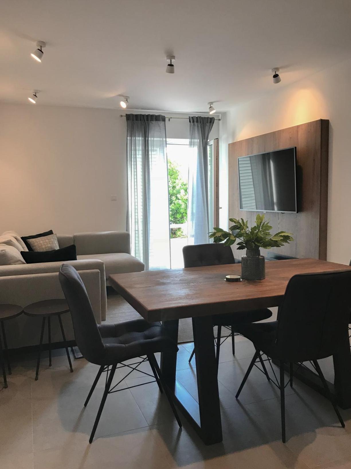 Two-Bedroom Apartment with Terrace and Sea View photo 3