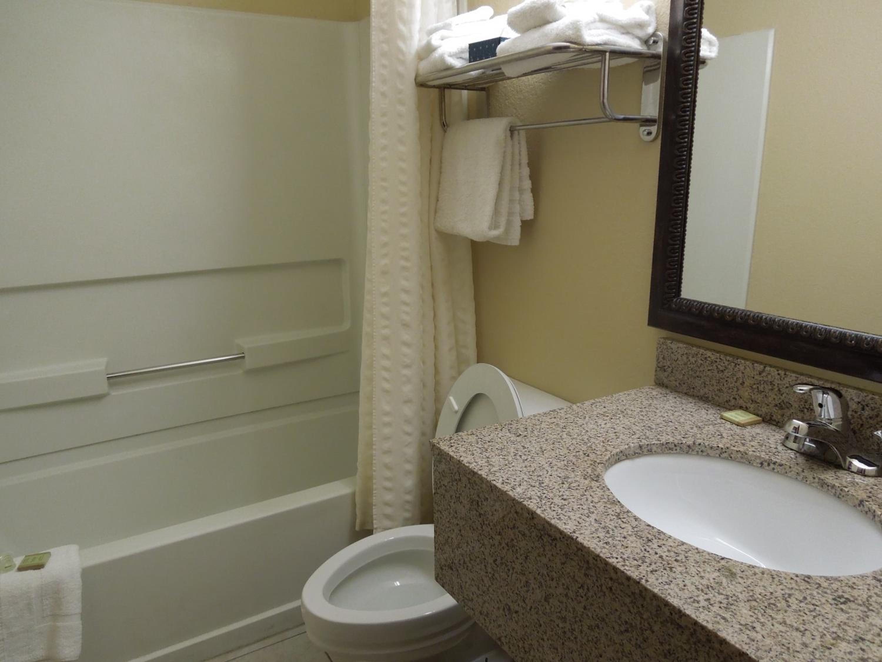 Double Room with Two Double Beds - Non-Smoking - Photo 2