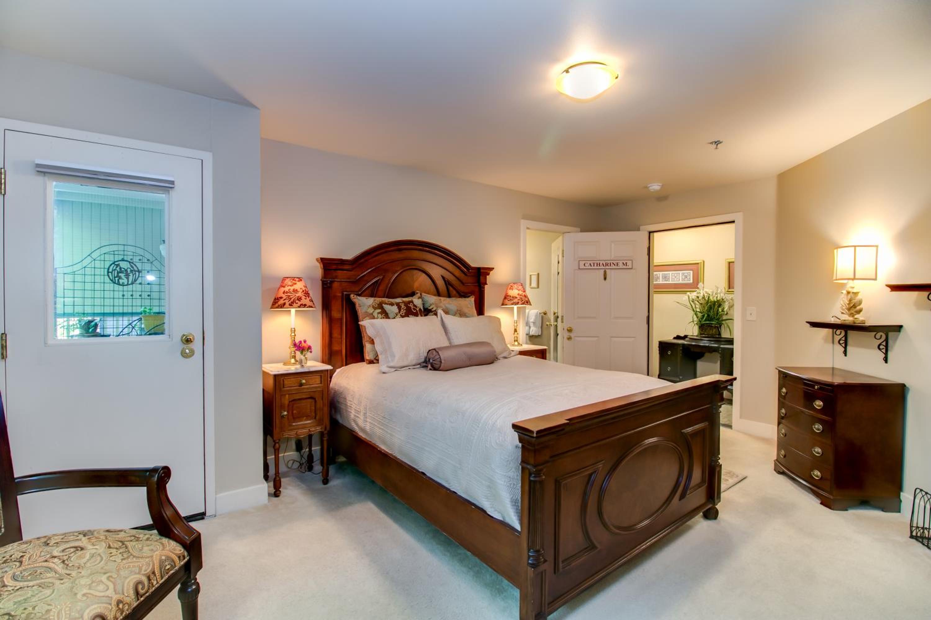 Standard Queen Room