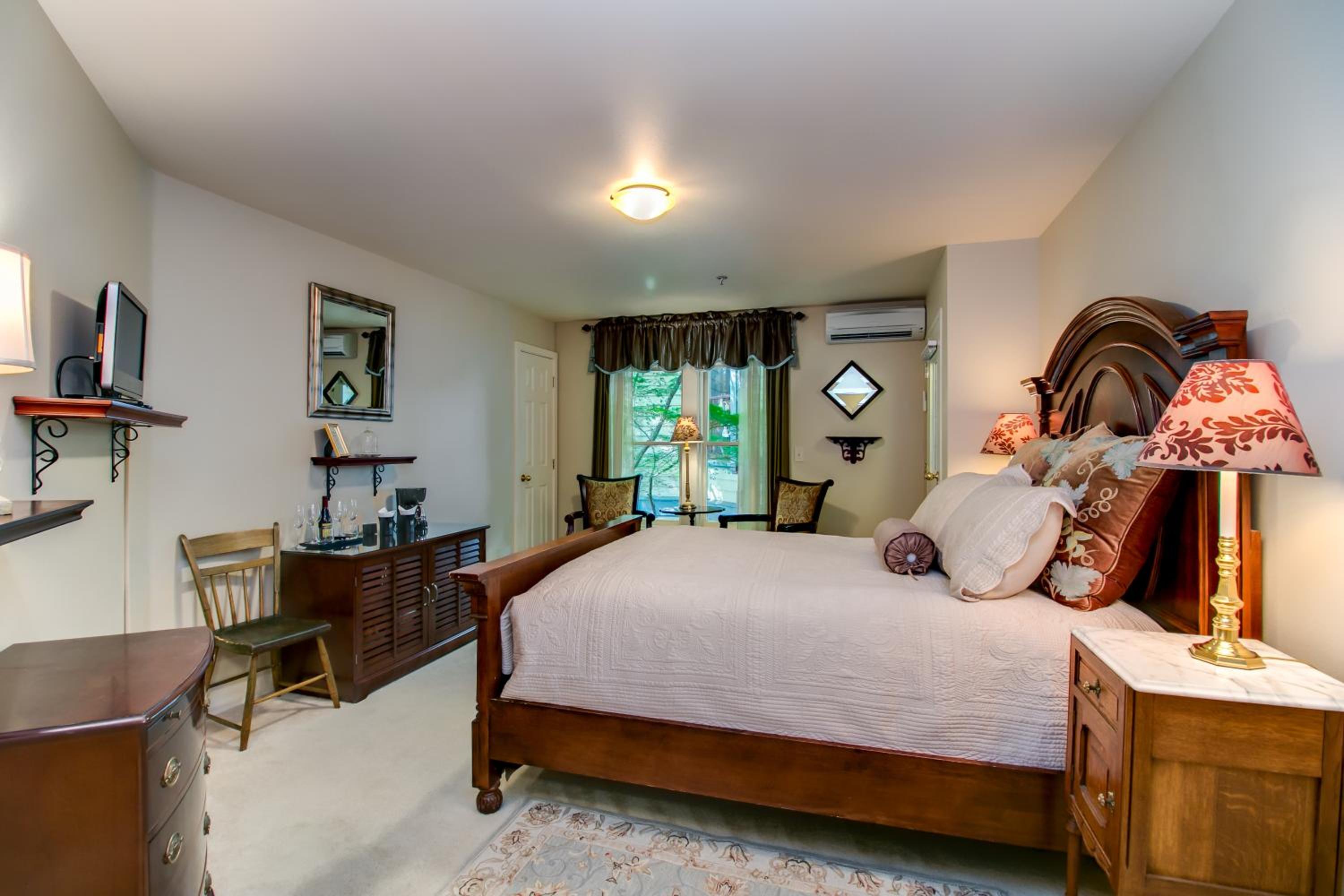 Standard Queen Room photo 3