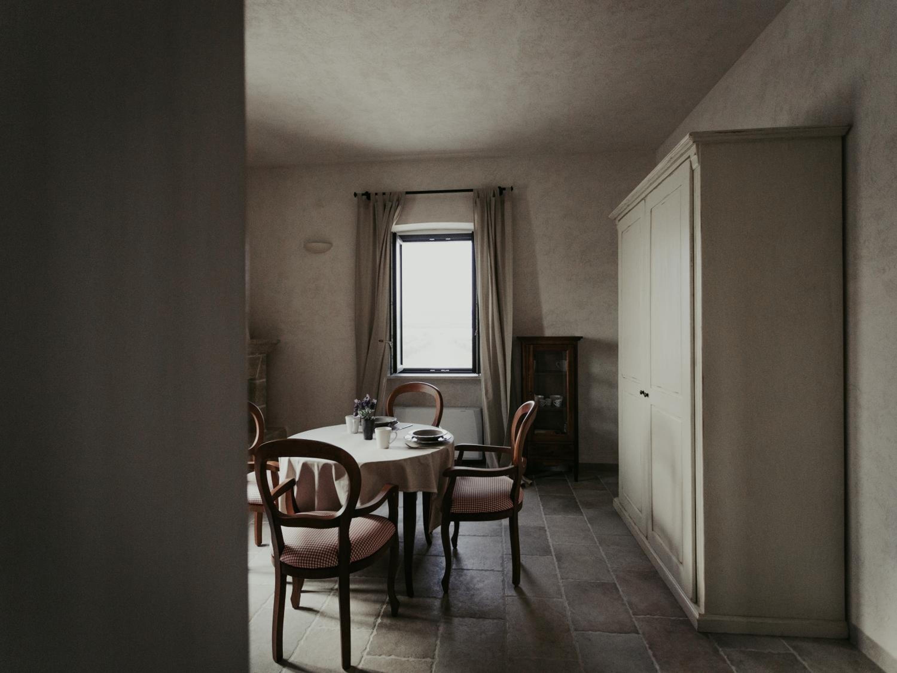Apartment with Terrace - Photo 2