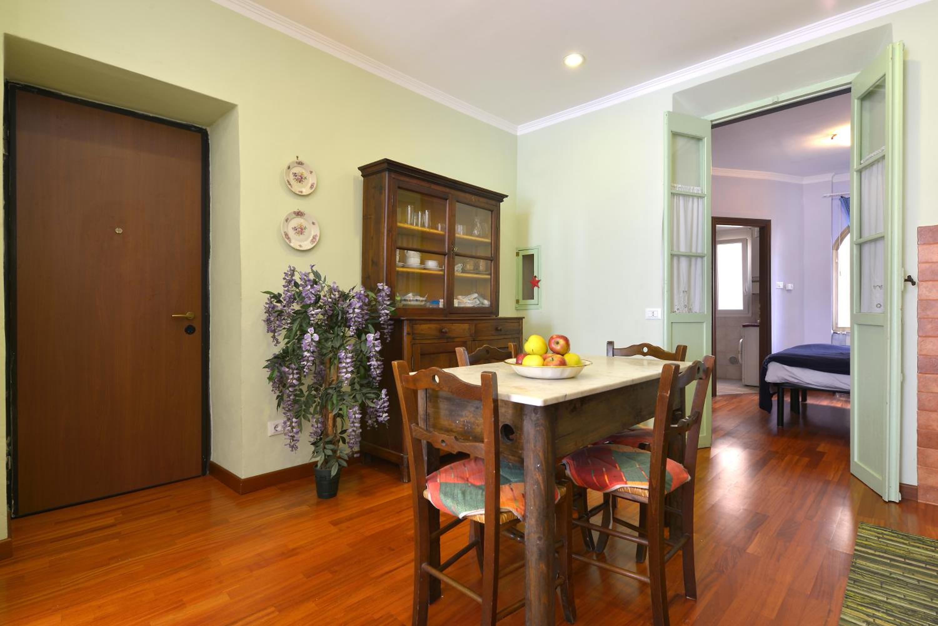 One-Bedroom Apartment photo 2