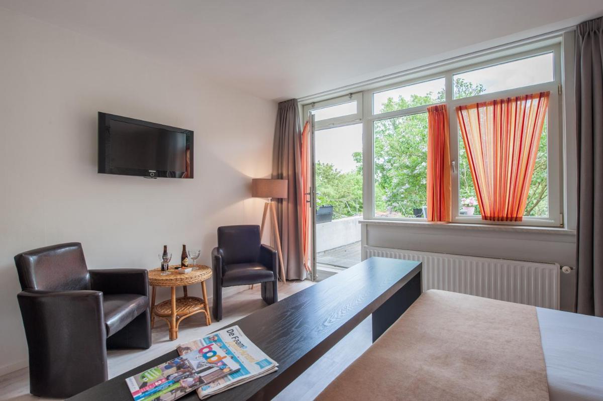 Deluxe Double Room with Balcony - Photo 5