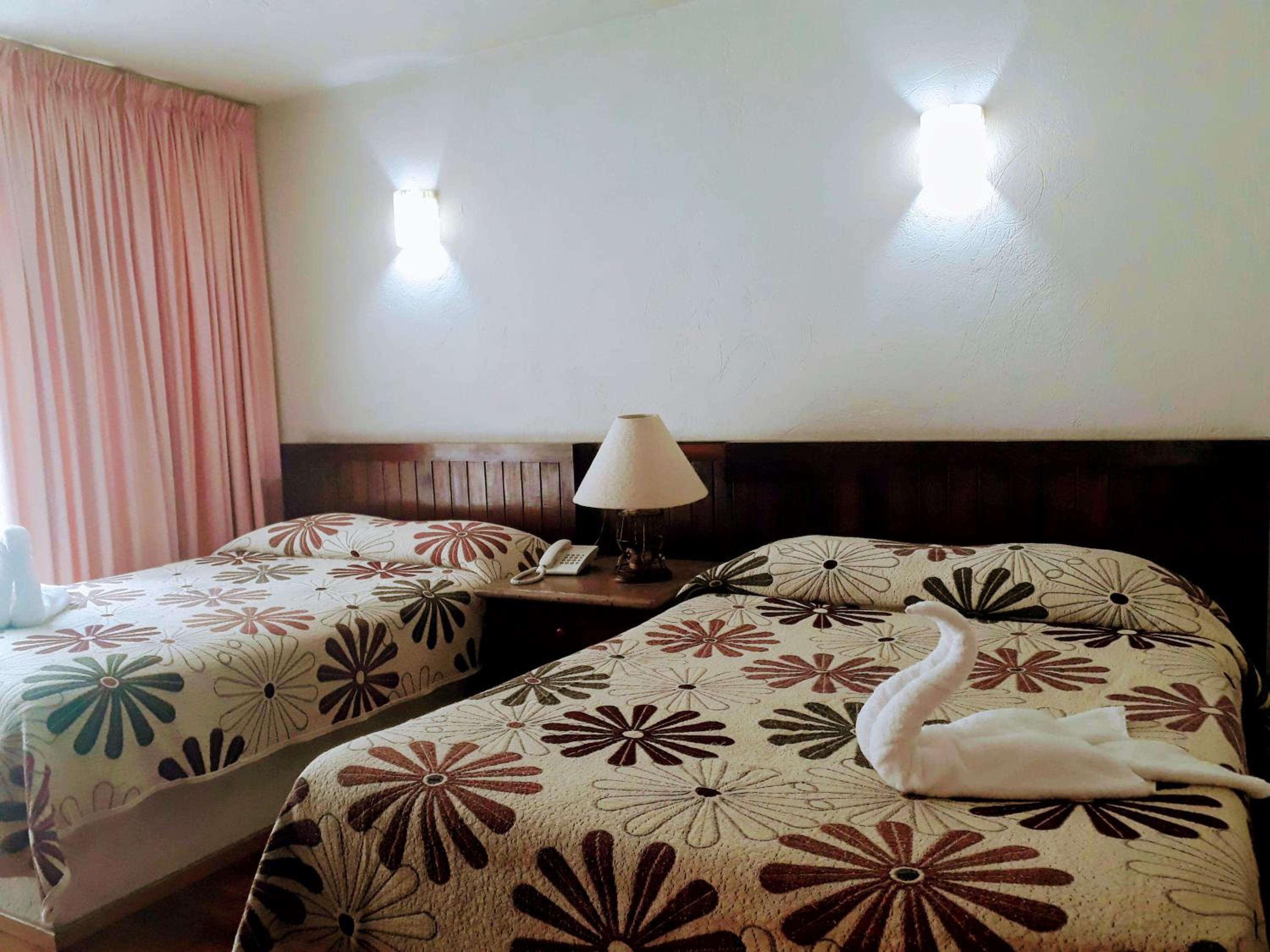 Quadruple Room with Bath photo 3
