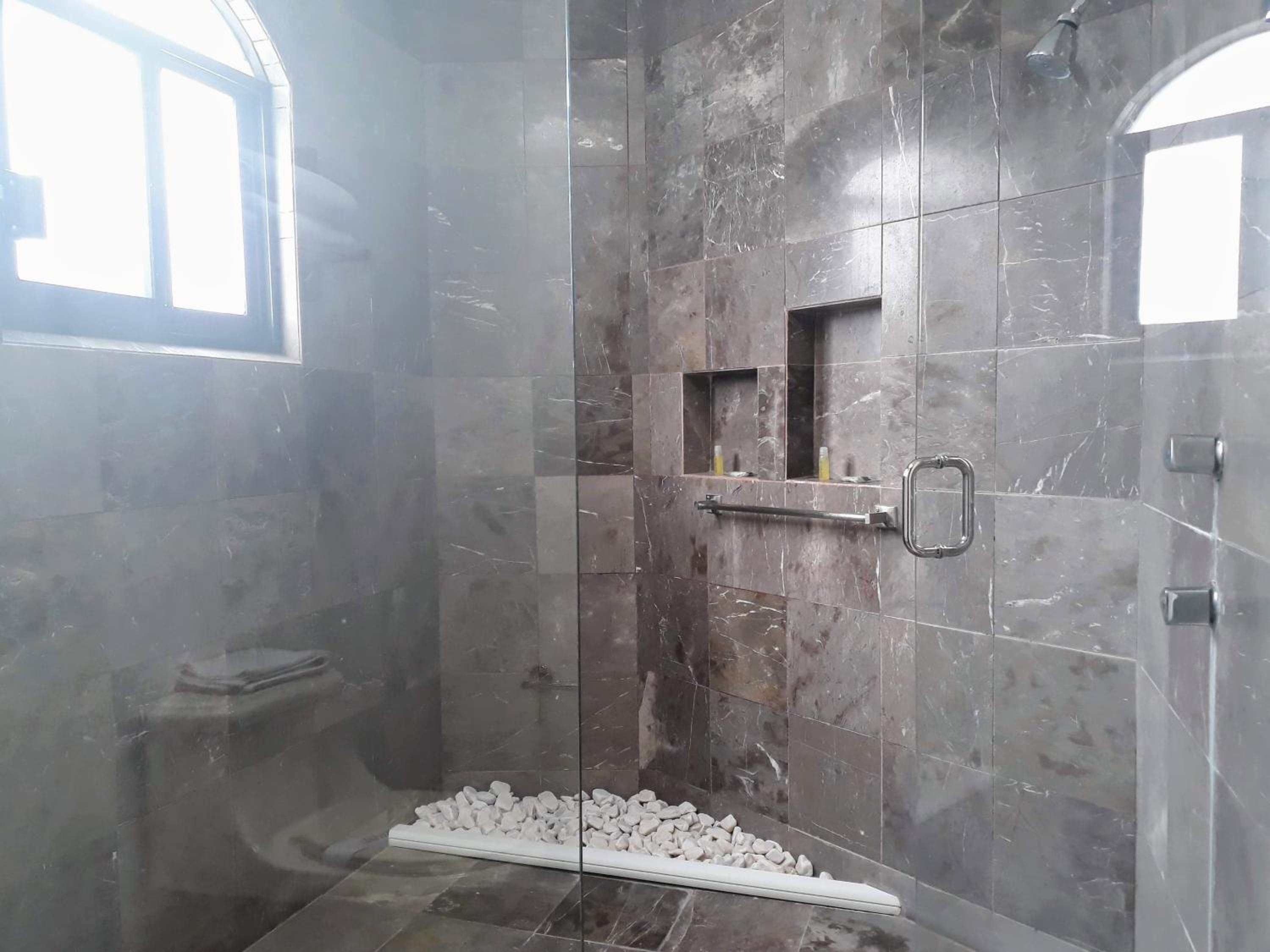 Deluxe Suite with Spa Bath photo 3