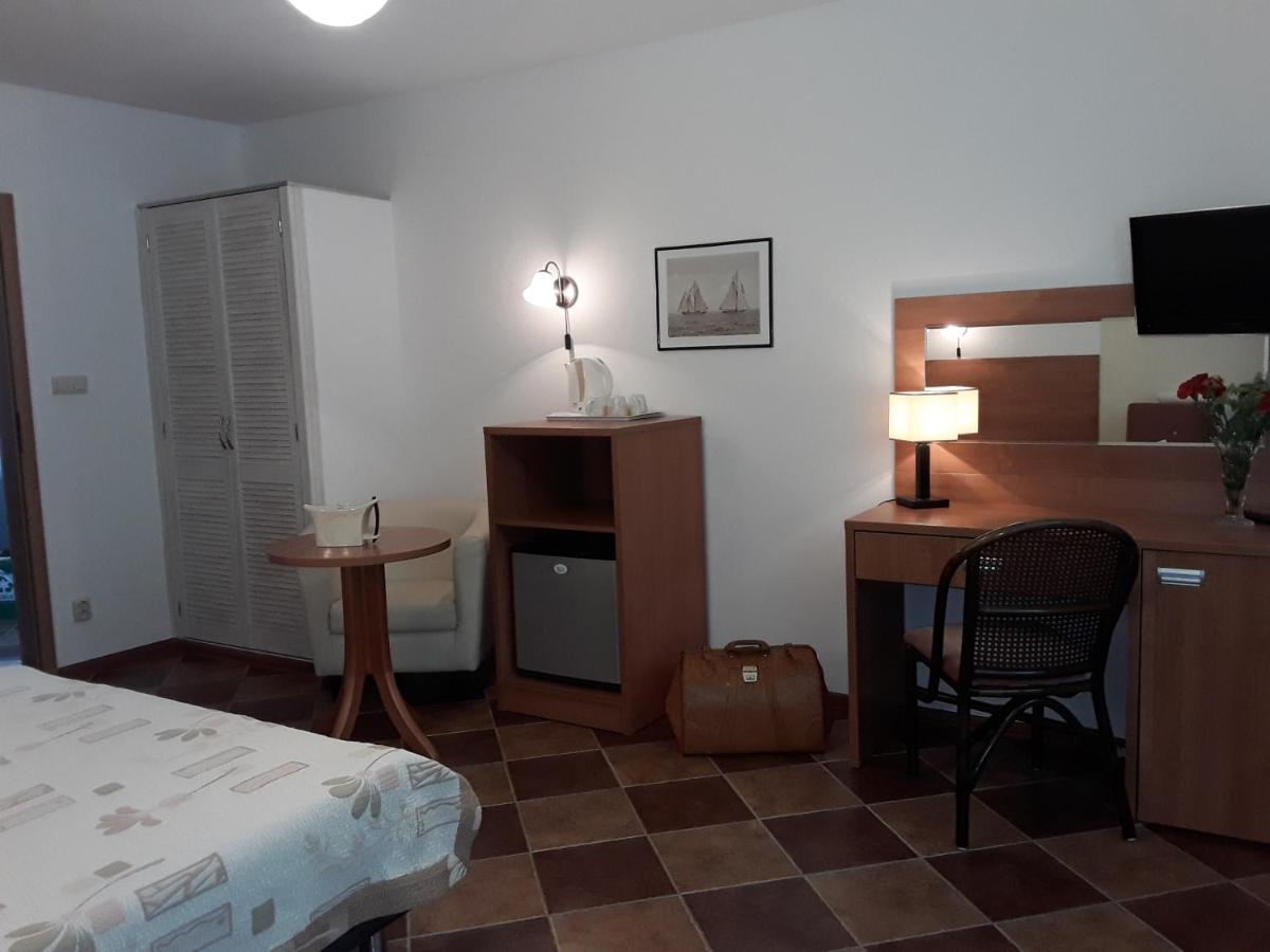 Deluxe Triple Room photo 2