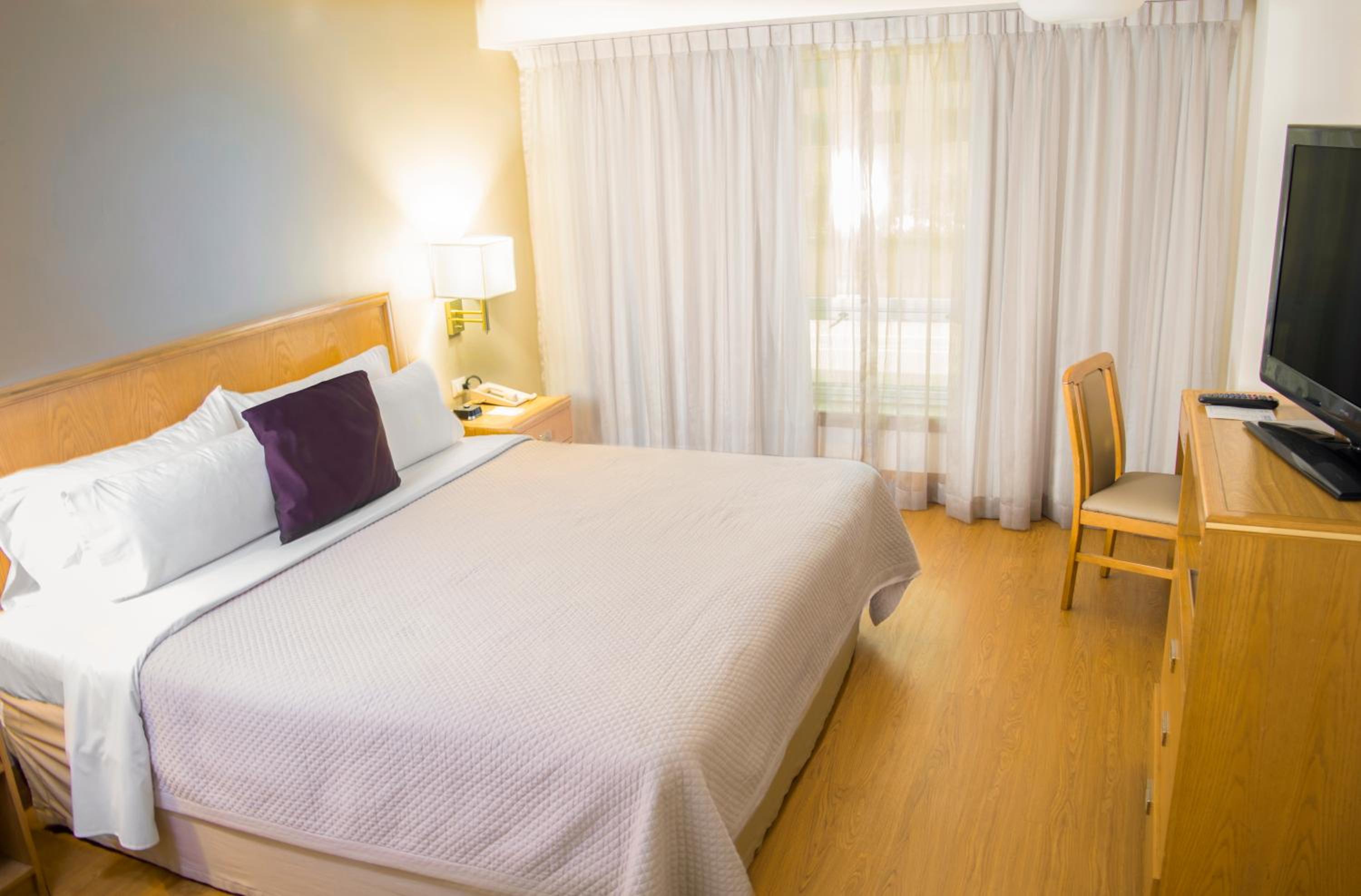 Deluxe King Room - Photo 1