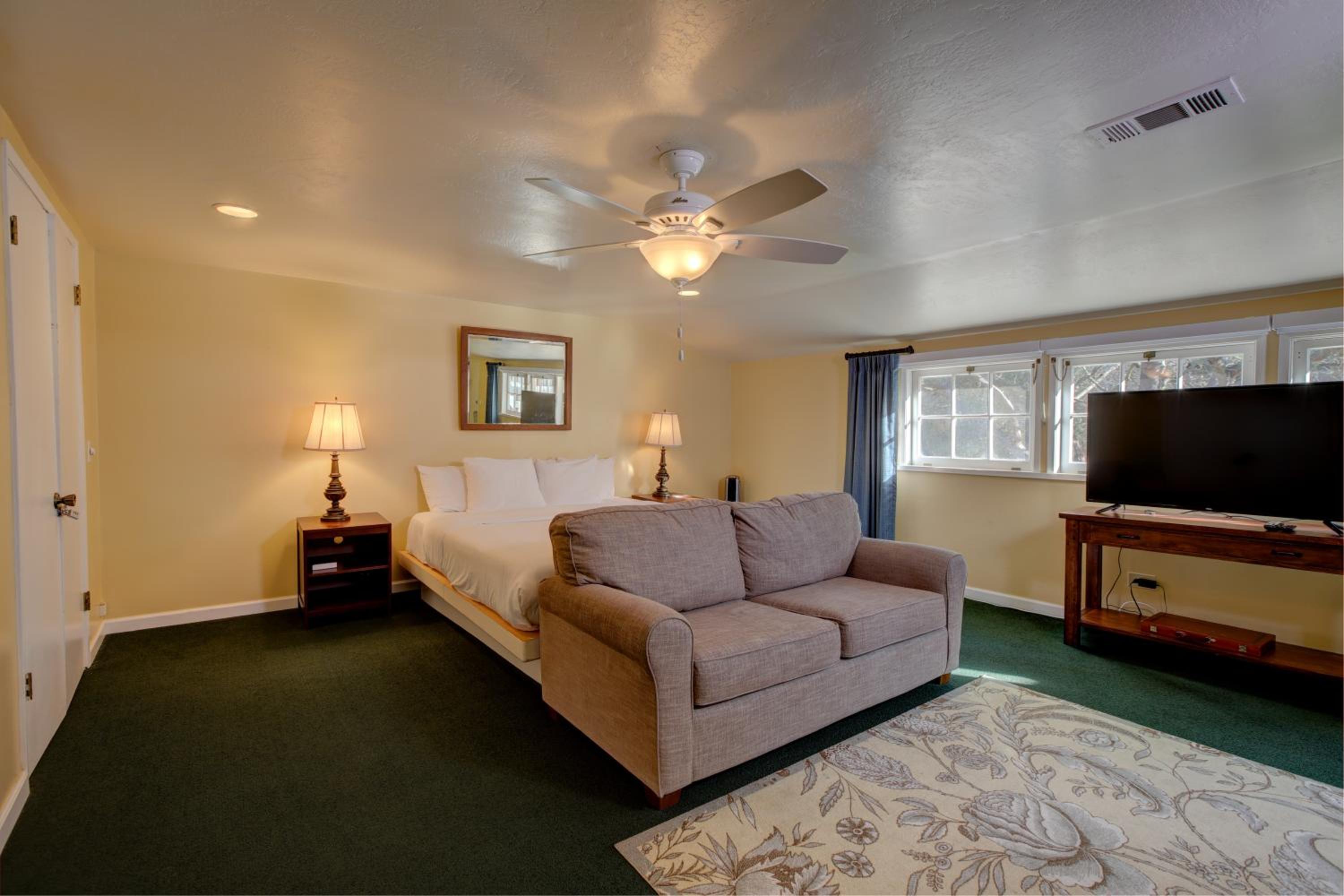 King Room - Non-Smoking photo 1