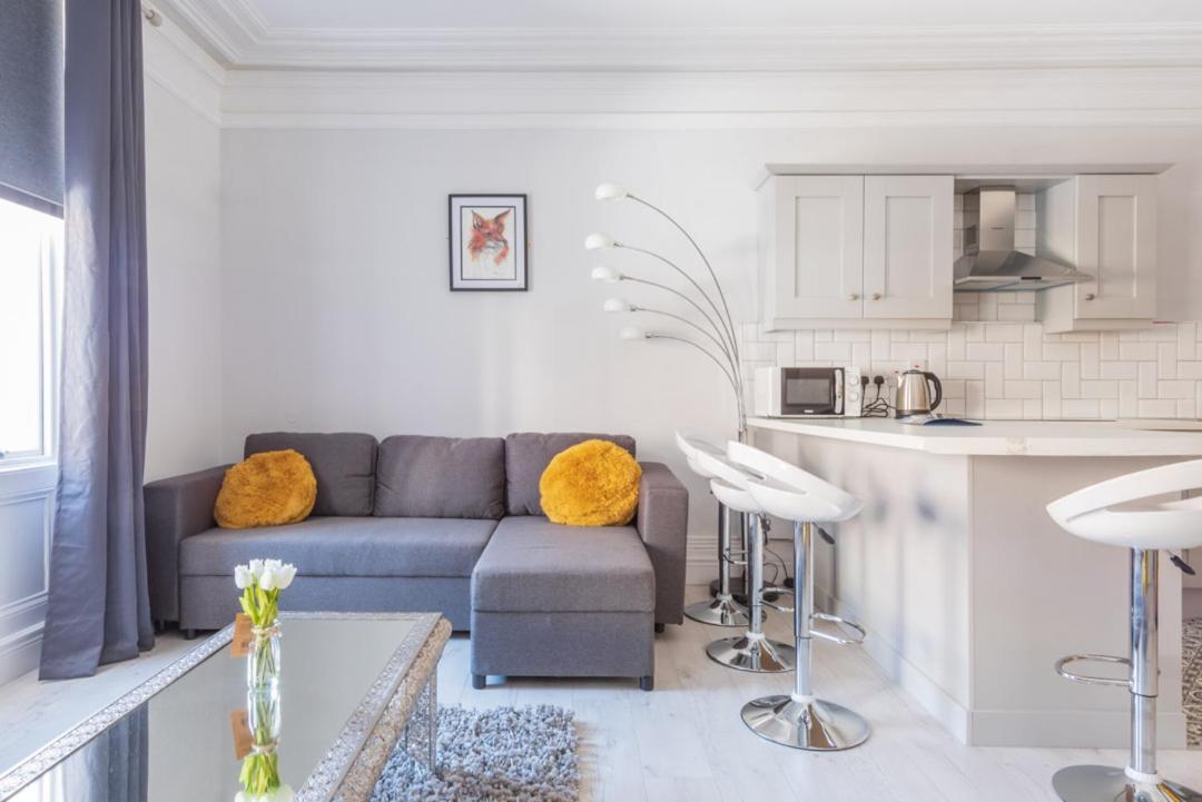 Standard One-Bedroom Apartment (3 adults) - Photo 5